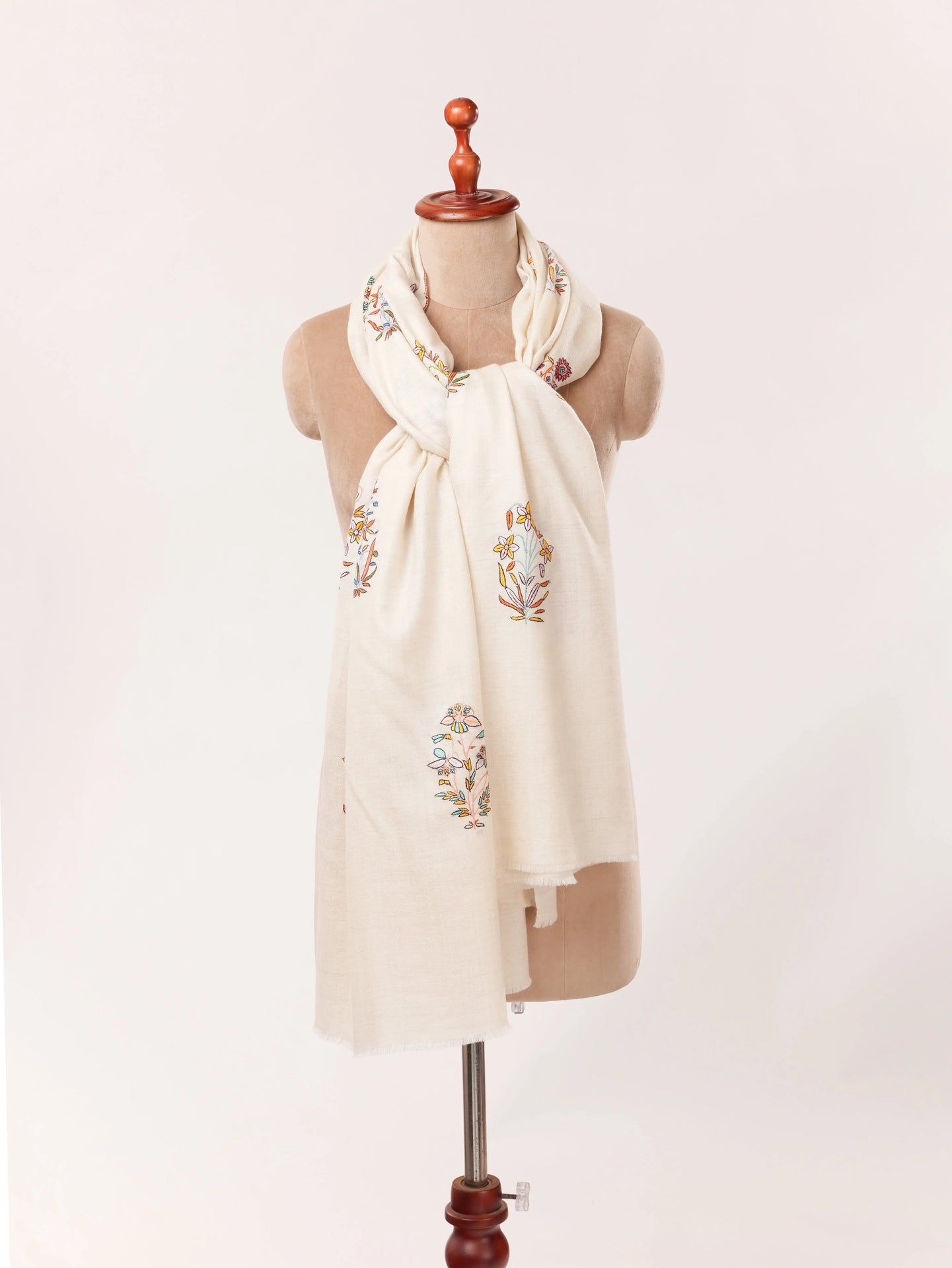 Handwoven White Buteh Kashmiri Pashmina Shawl with Sozni Handwork Shahkaar.com