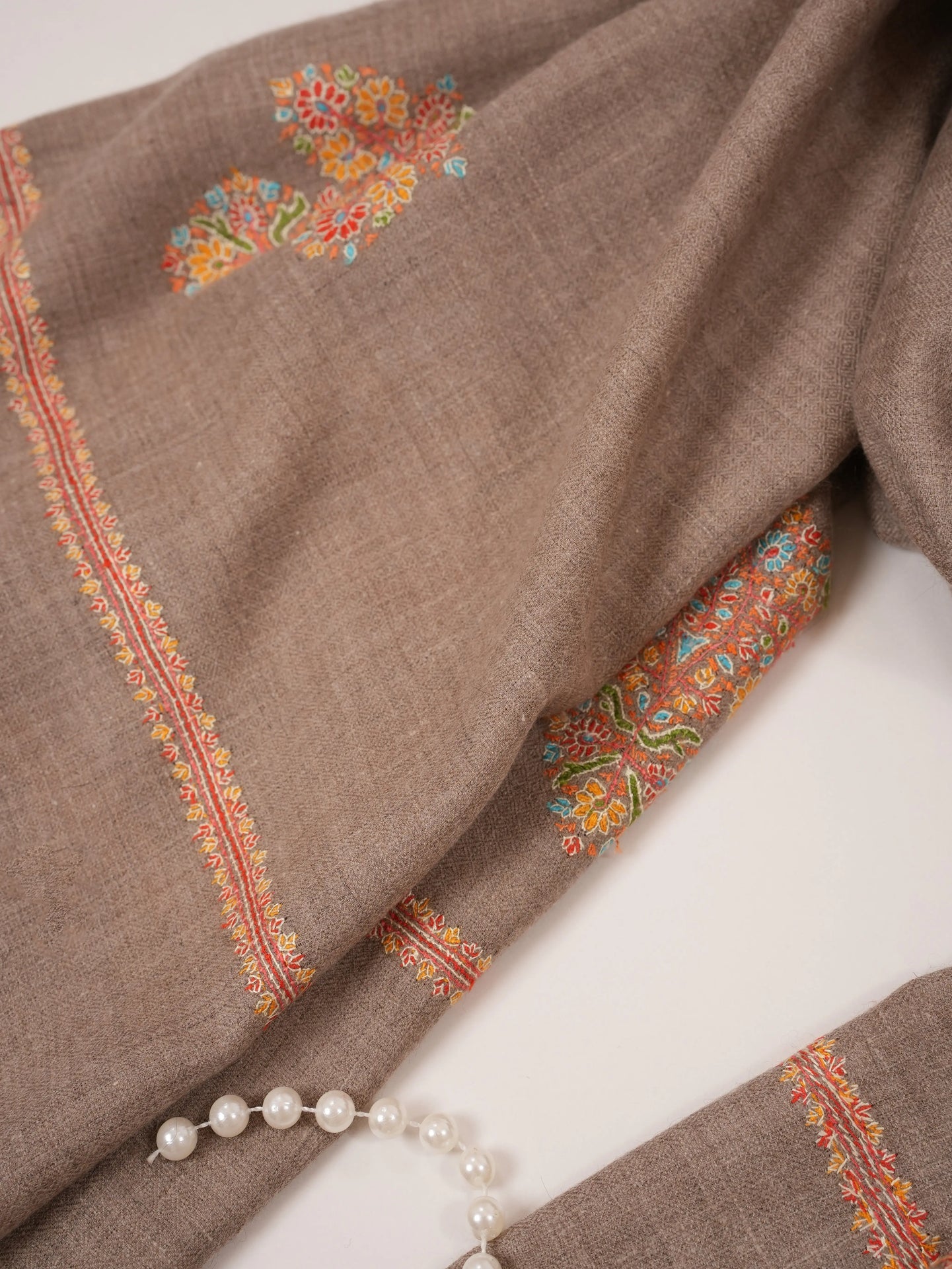 Baildar Buteh Sozni Work Kashmiri Beige Handwoven Pashmina Shawl Shahkaar.com