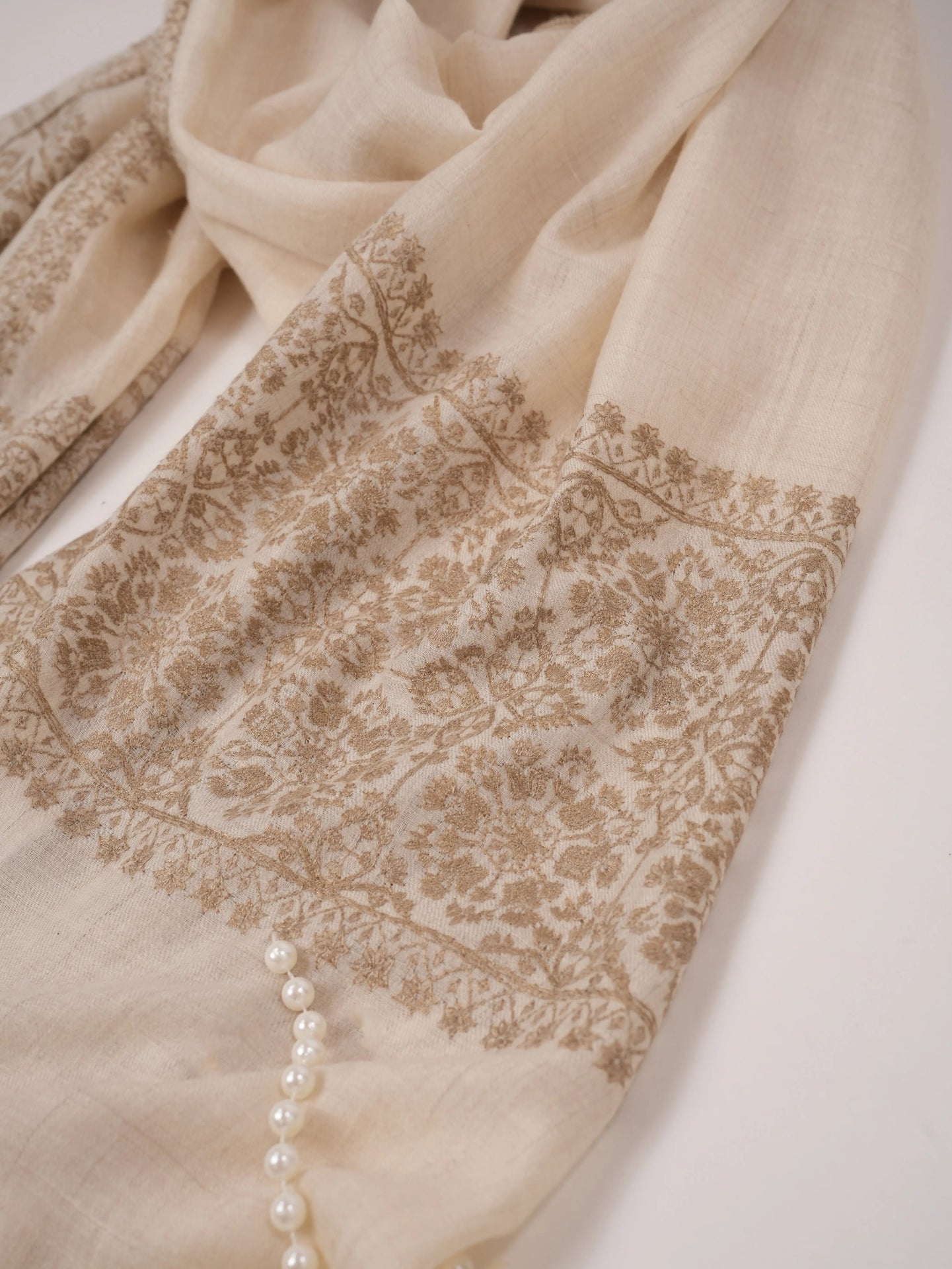 White Kashmiri Shawl with Handwoven Pashmina and Daurdar Sozni Embroidery Shahkaar.com