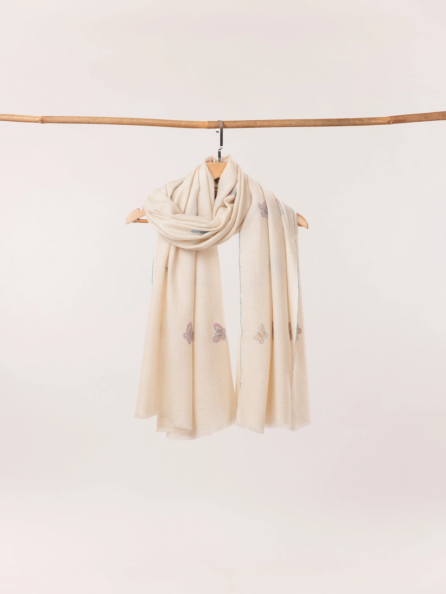 Handwoven White Kashmiri Pashmina Shawl with Hand Sozni Buteh Embroidery Shahkaar.com
