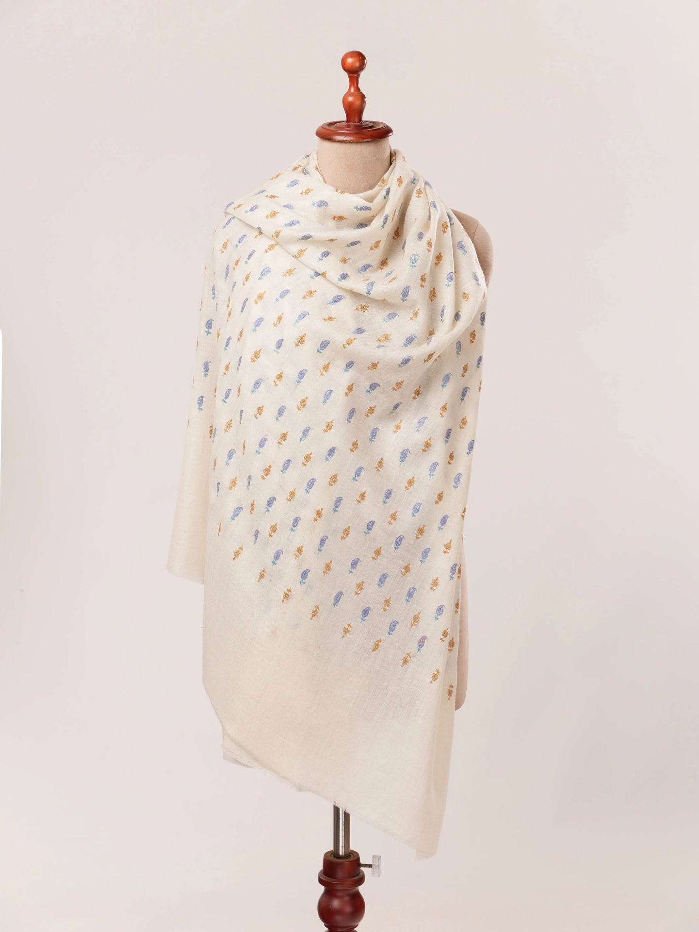 Handcrafted White Handwoven Pashmina Shawl with Kashmiri Buteh Sozni Embroidery Shahkaar.com