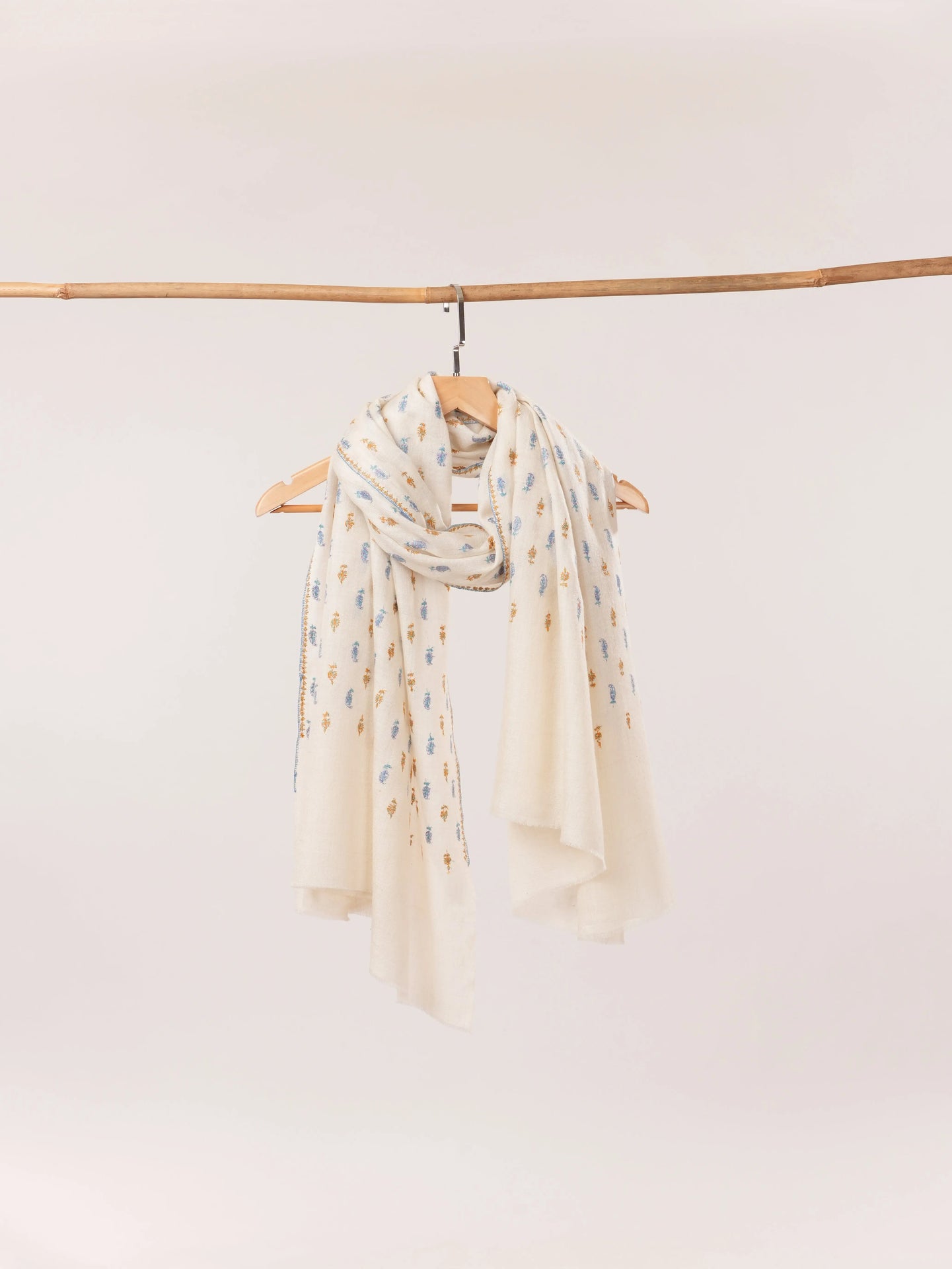 Handcrafted White Handwoven Pashmina Shawl with Kashmiri Buteh Sozni Embroidery Shahkaar.com