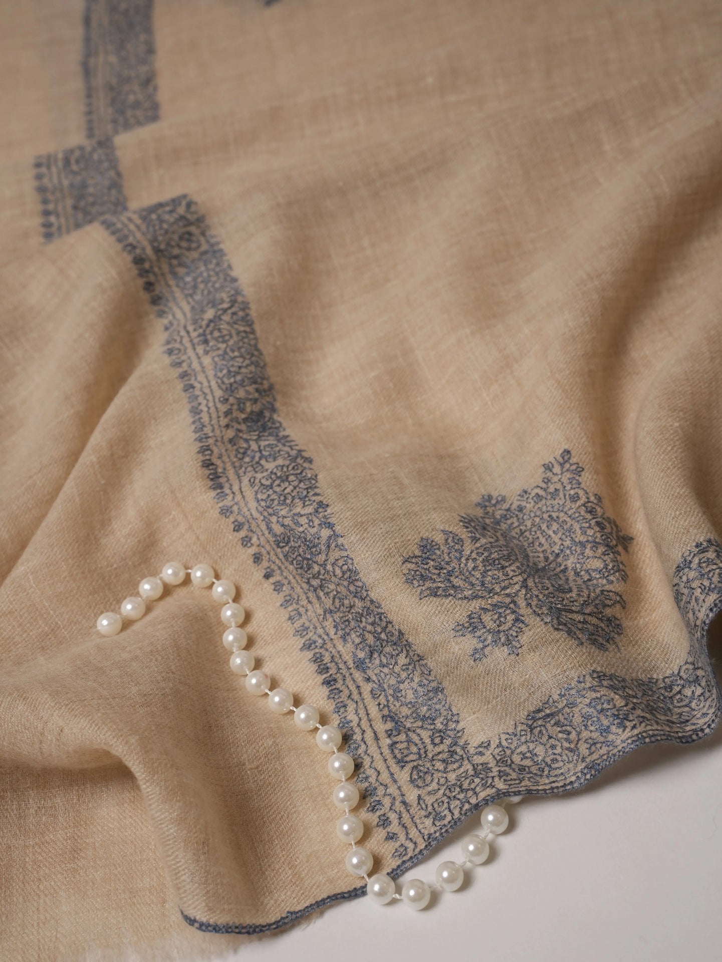 Off White Handwoven Pashmina Shawl with Border Hand Embroidery Shahkaar.com