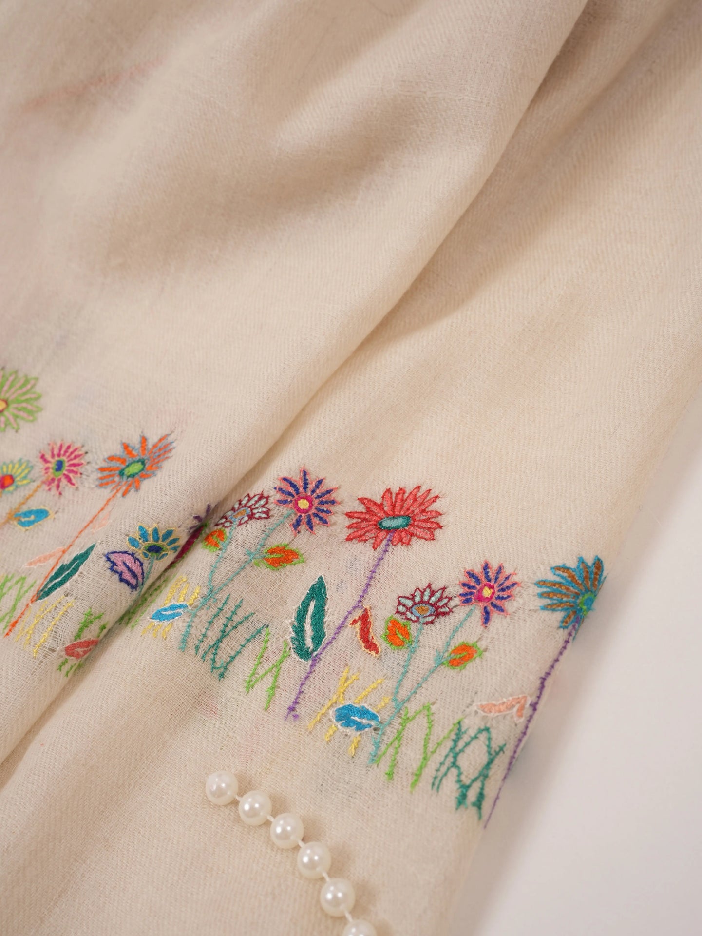 Hand Sozni Daisey Palldar Embroidery White Kashmiri Cashmere Scarf Shahkaar.com