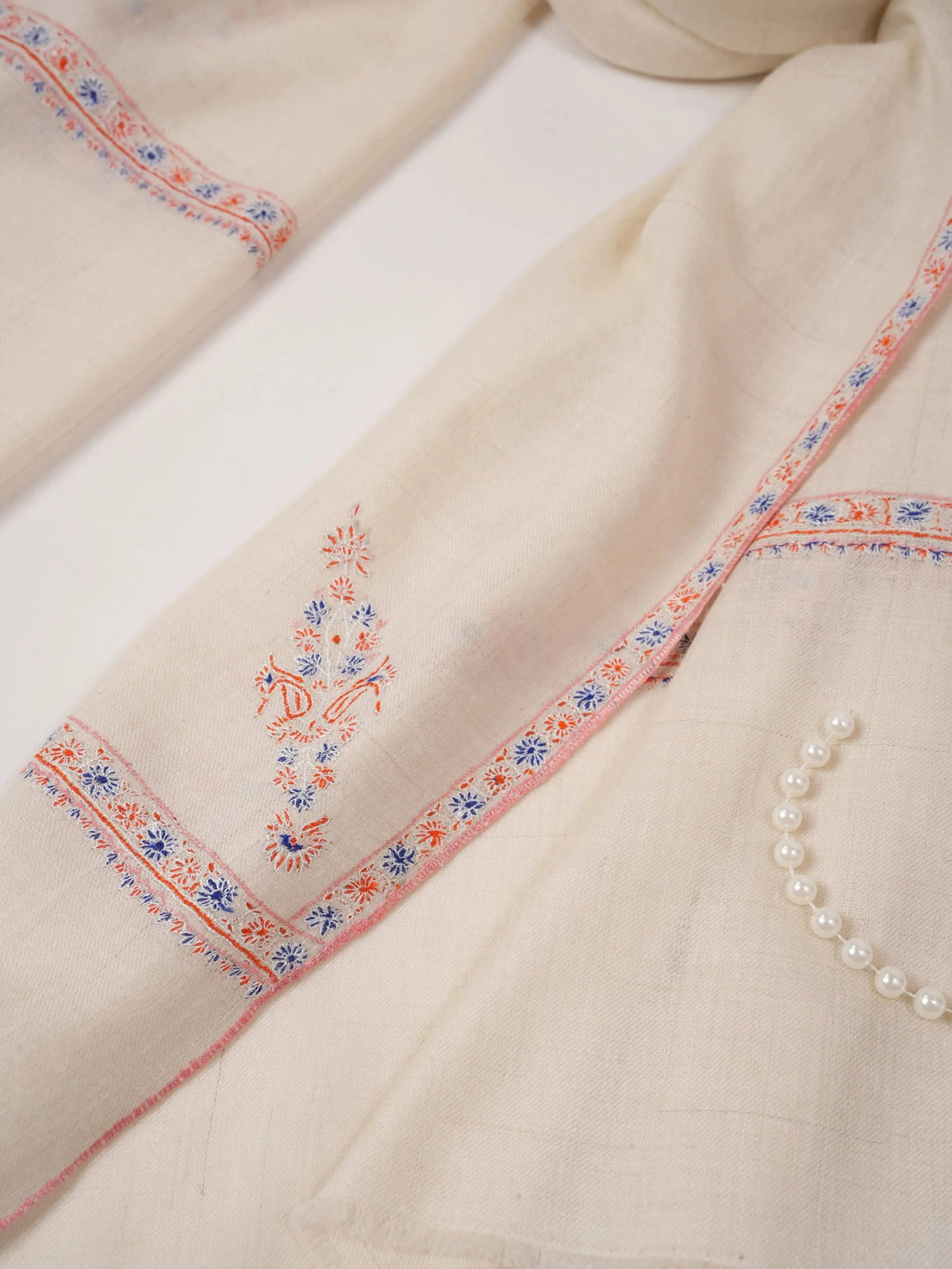 Natural White Handwoven Baildar Sozni Embroidered Pashmina Shawl