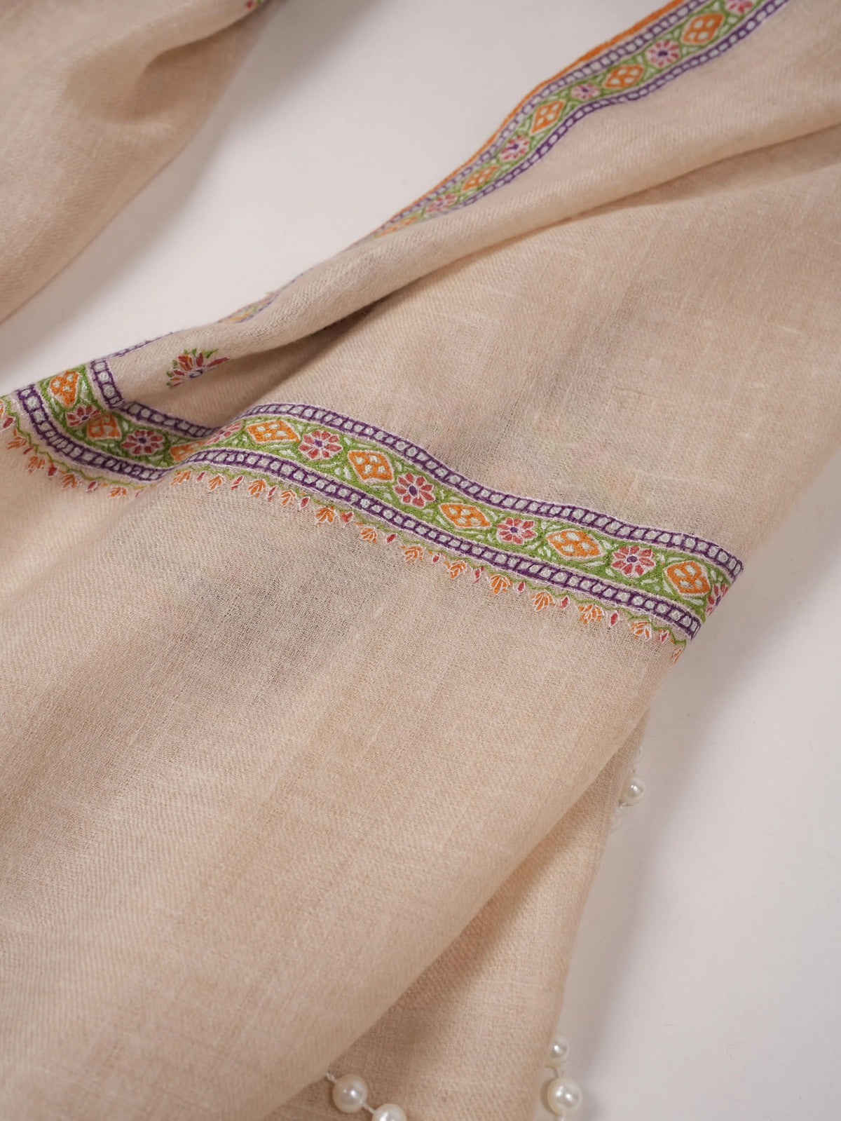 Natural White Handwoven Hashidar Sozni Embroidered Pashmina Shawl