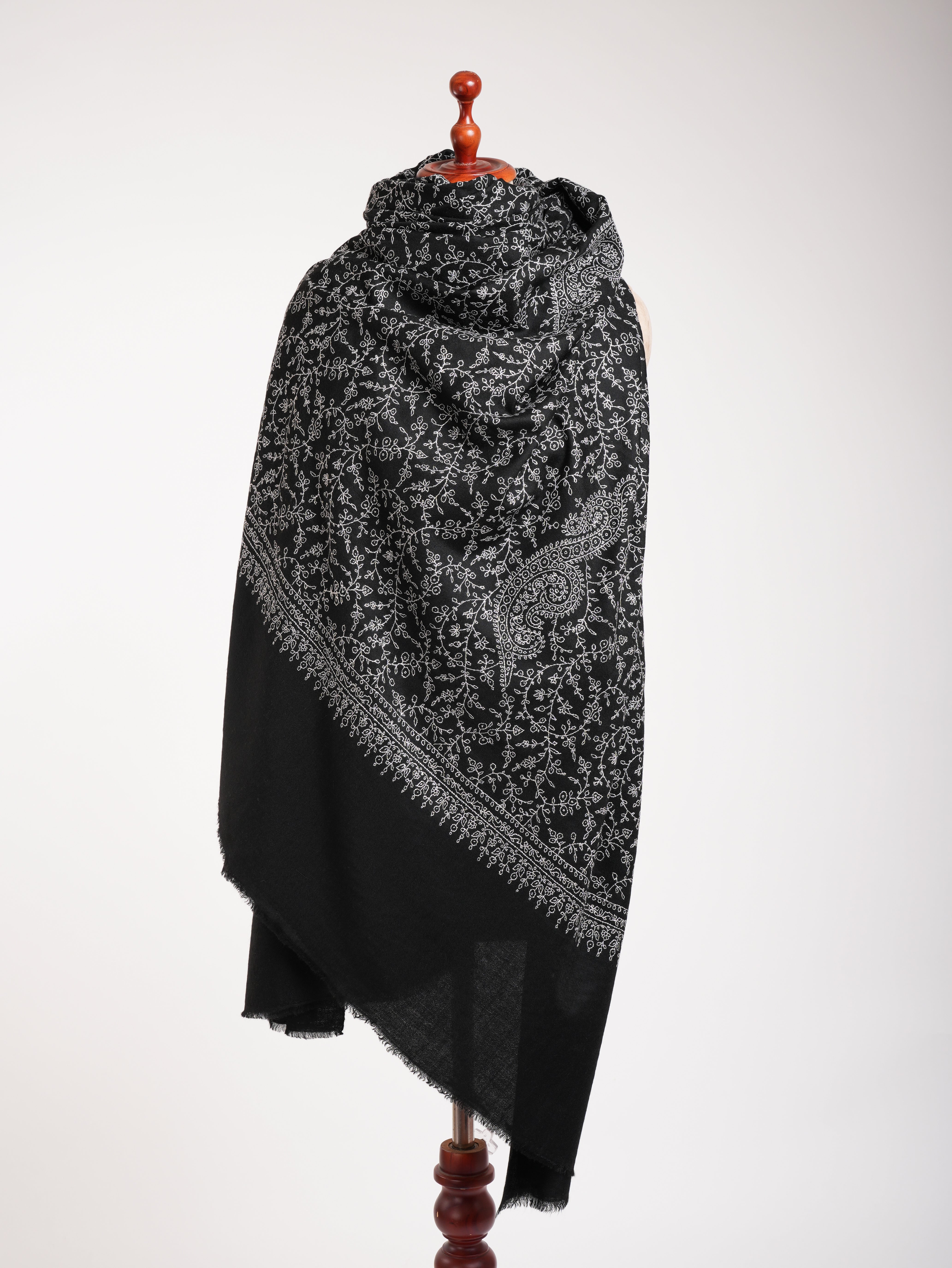 Wrap Pashmina indien noir brodé Sozni surdimensionné