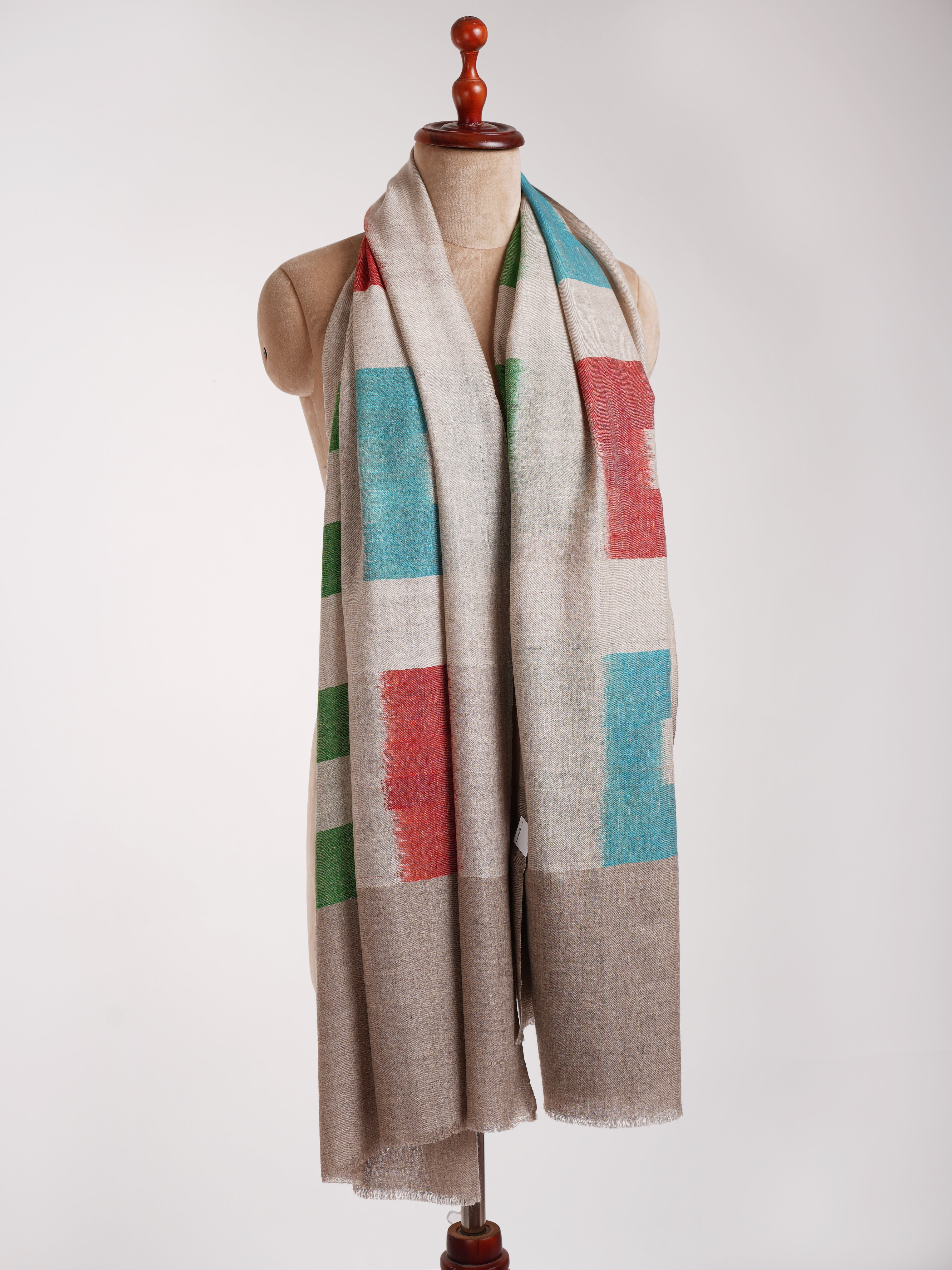 Handgewebter Ikat-Pashmina-Wickel in Grau