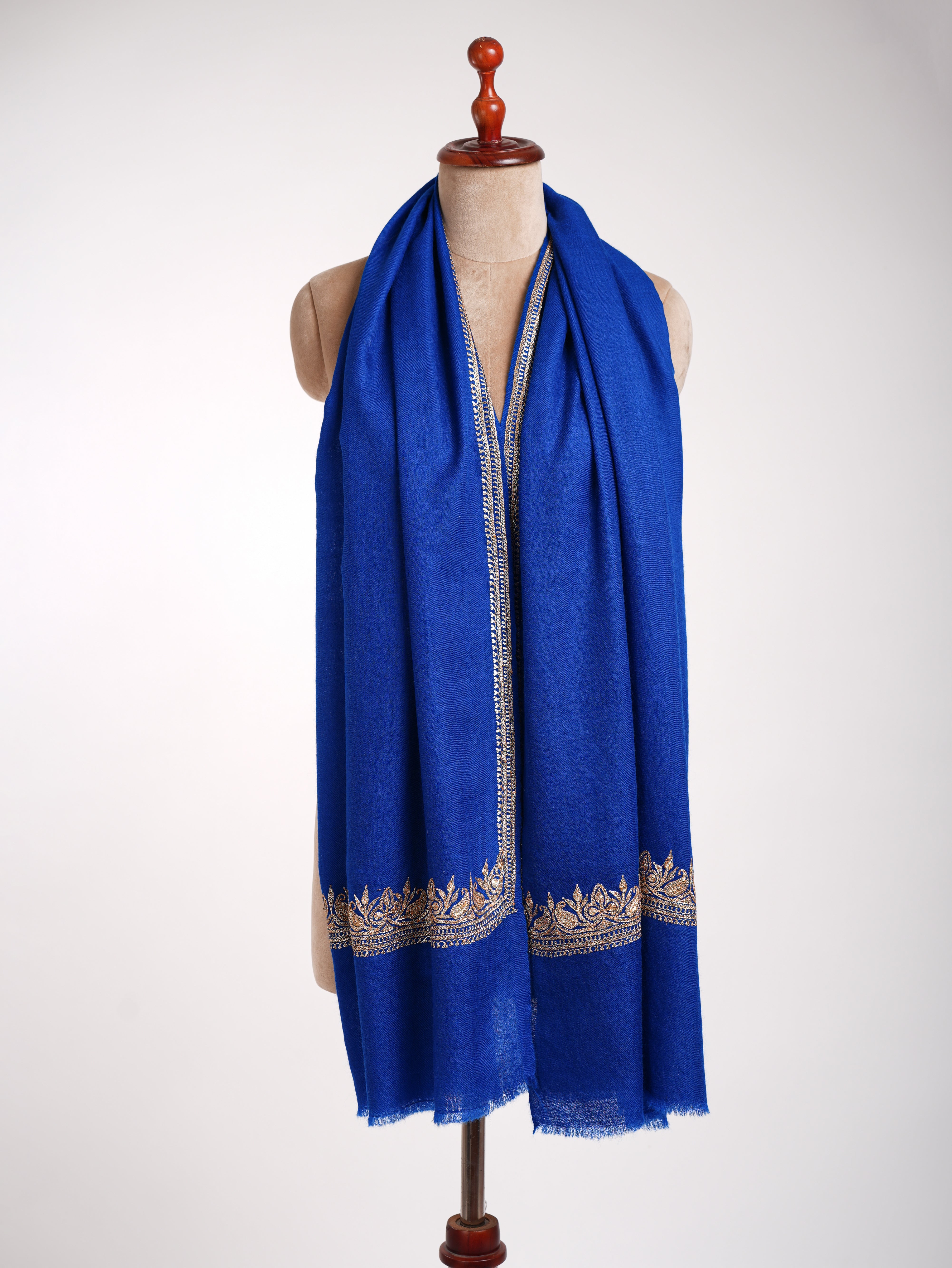 Stola in cashmere indiano ricamato Tilla blu