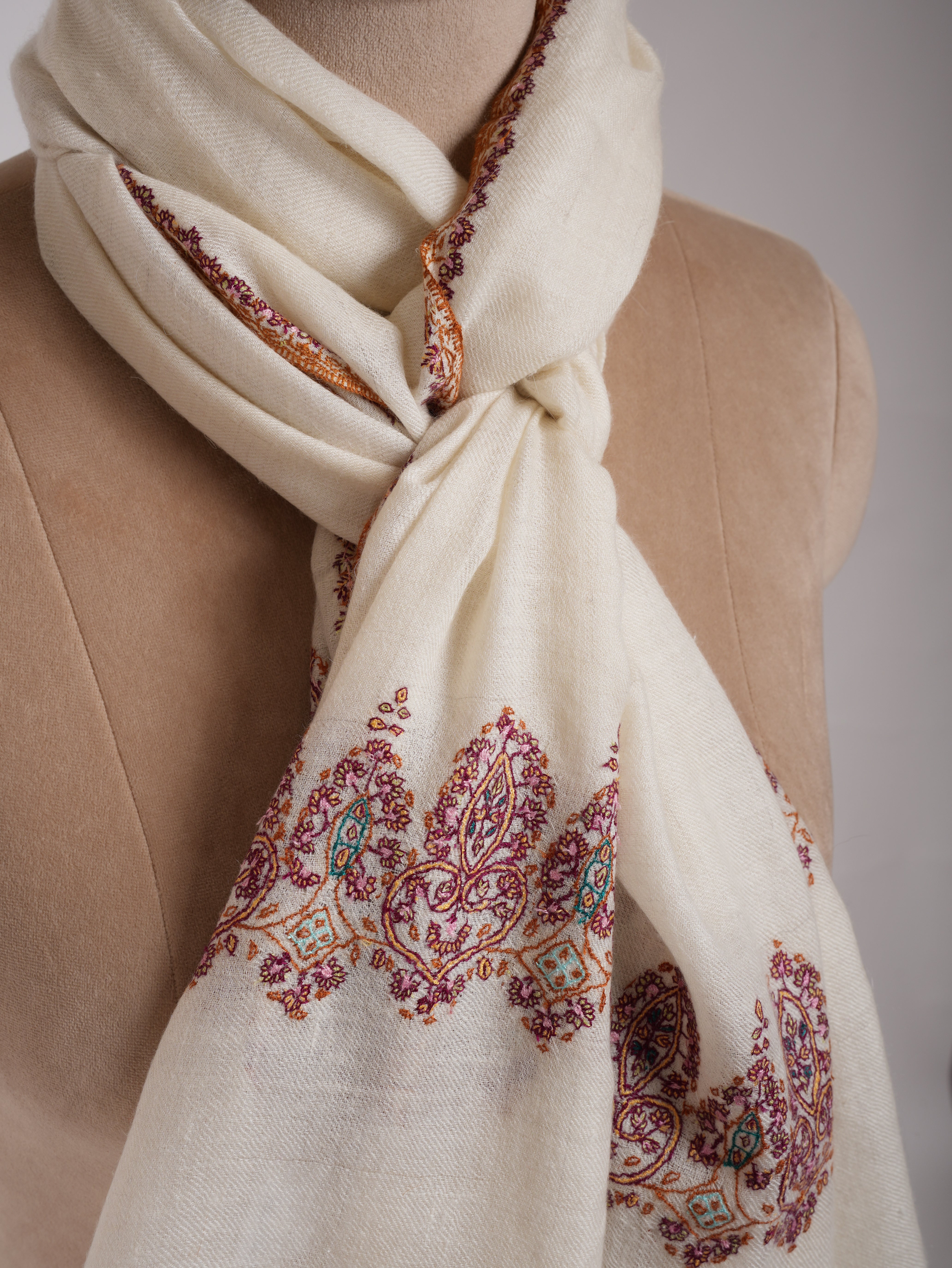 Ivory Palla Sozni Embroidered Soft Cashmere Stole