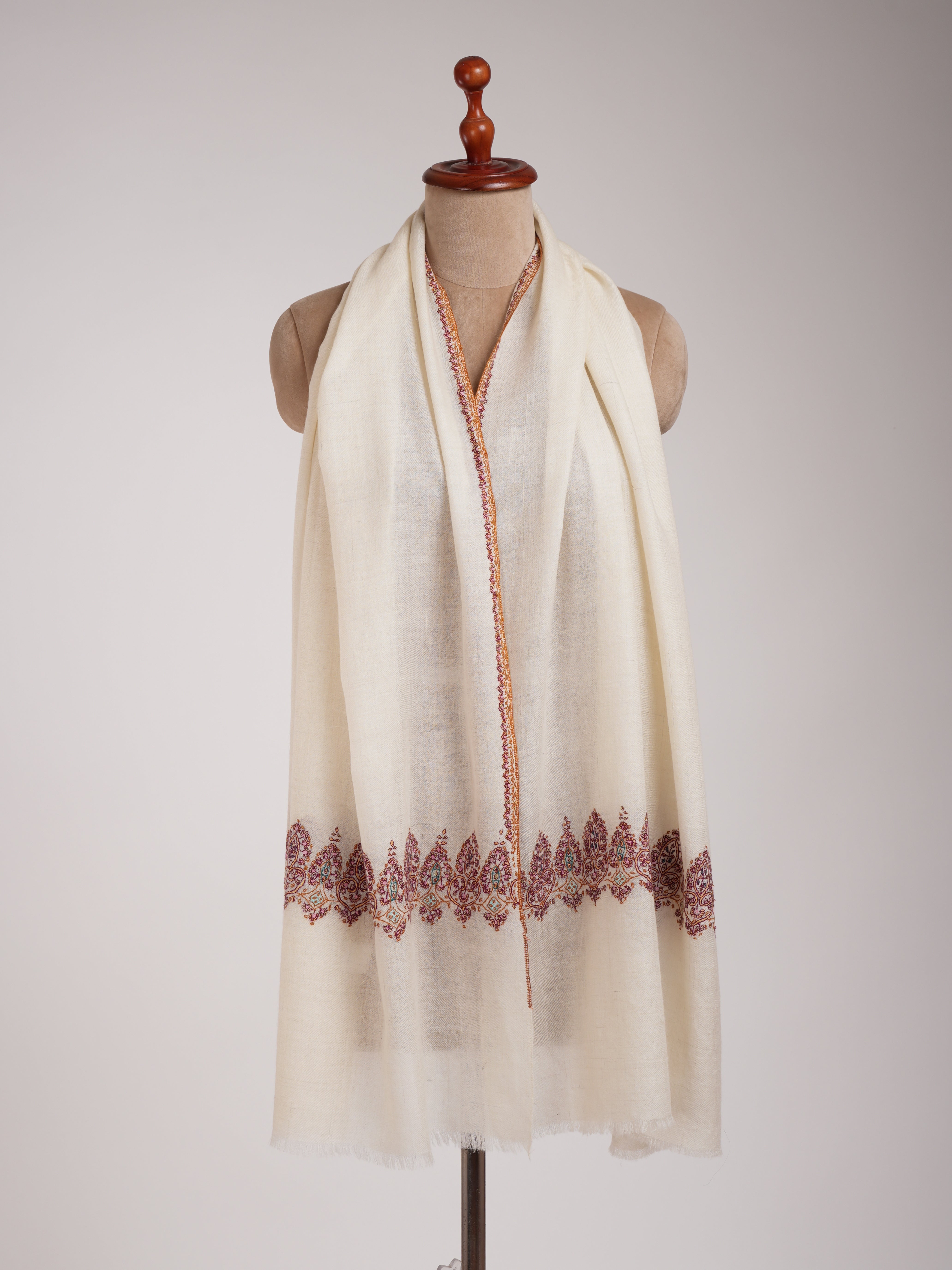 Ivory Palla Sozni Embroidered Soft Cashmere Stole