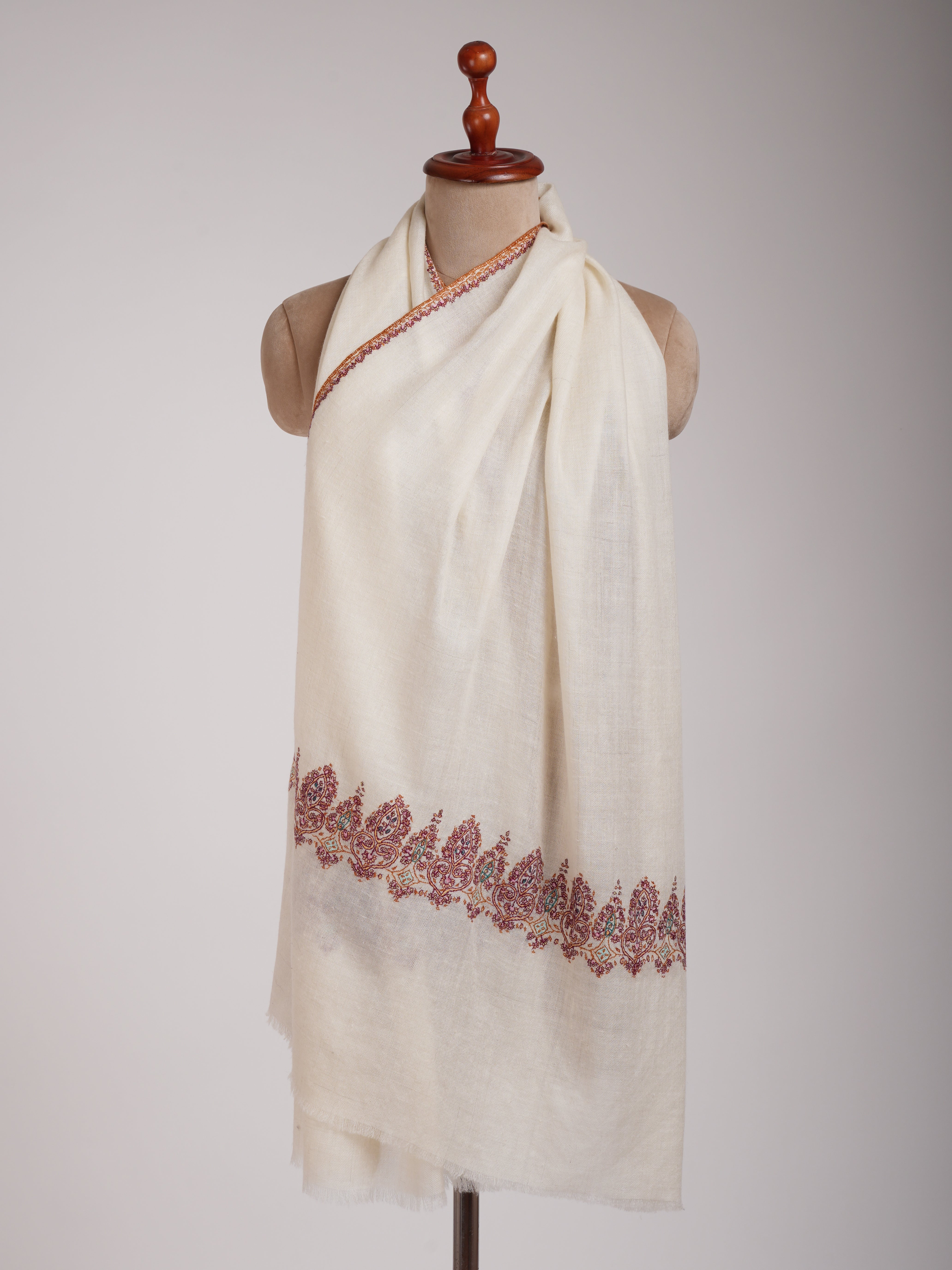 Ivory Palla Sozni Embroidered Soft Cashmere Stole