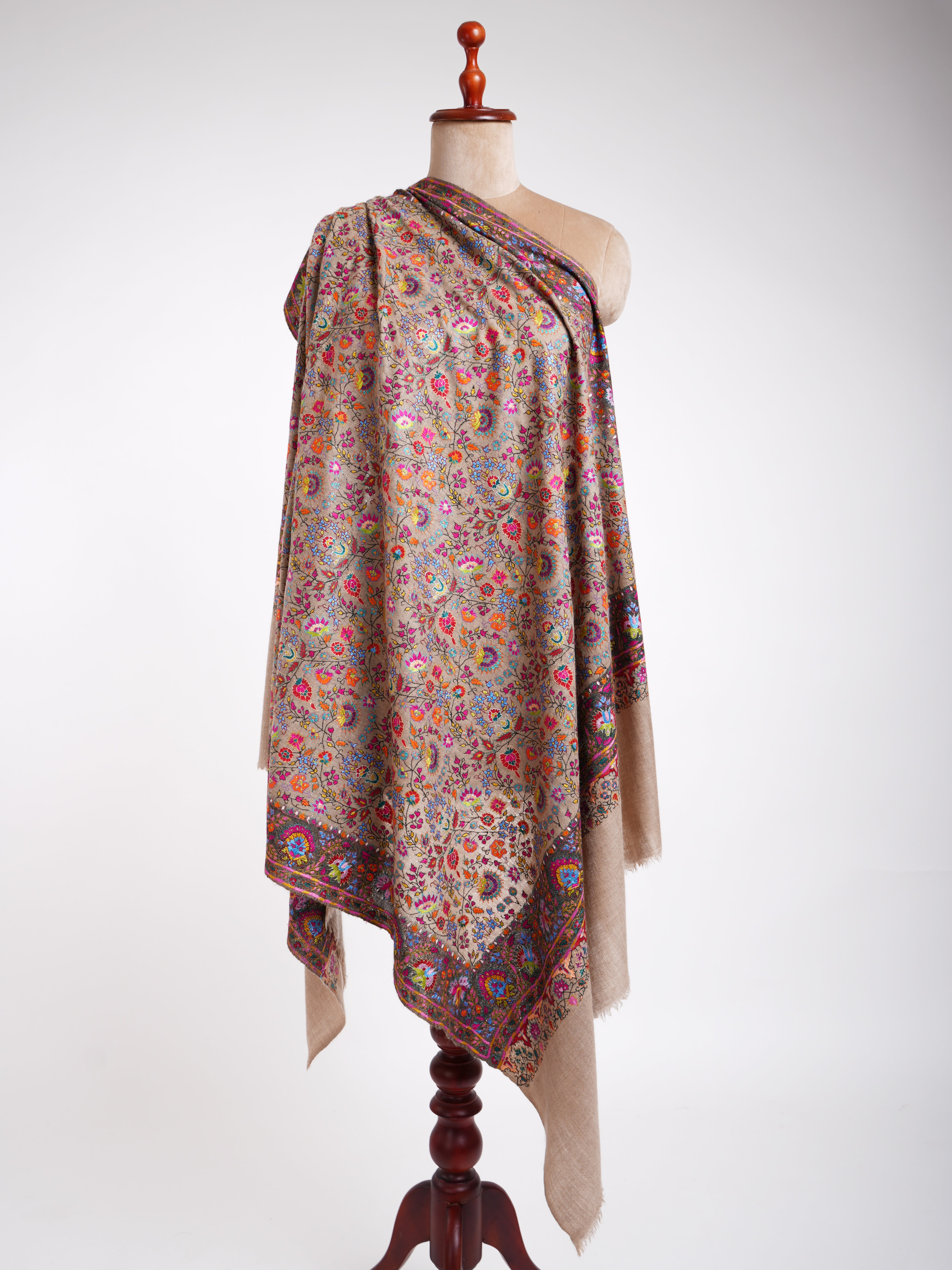 Châle Pashmina unique de mariée de jardin de broderie à la main