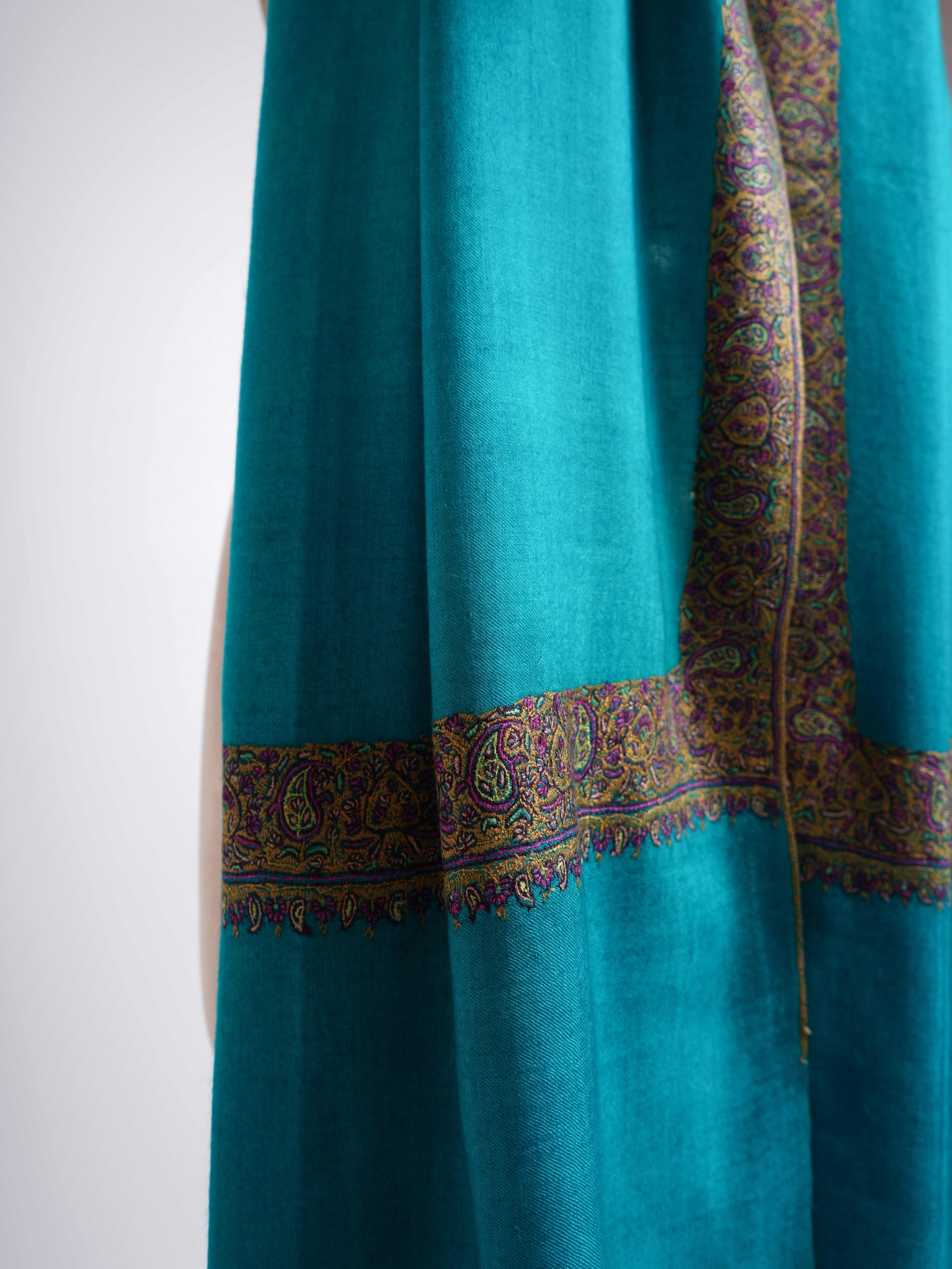 Neem Daur Sozni Work Kashmiri Pashmina Shawl