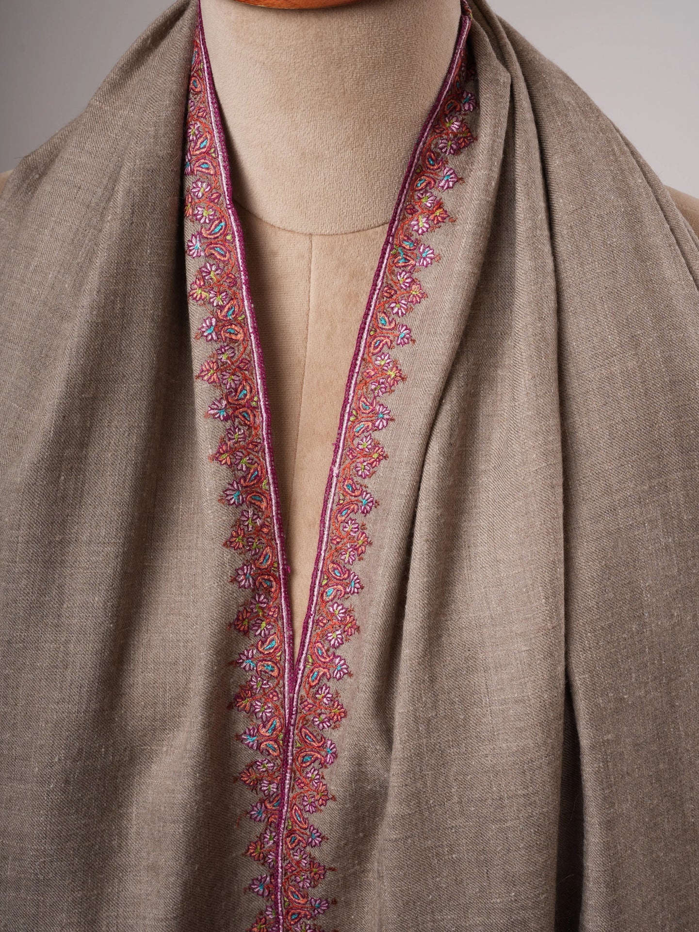 Natural Grey Hashia Embroidered Kashmiri Pashmina Shawl – Timeless Handwoven Luxury Shahkaar