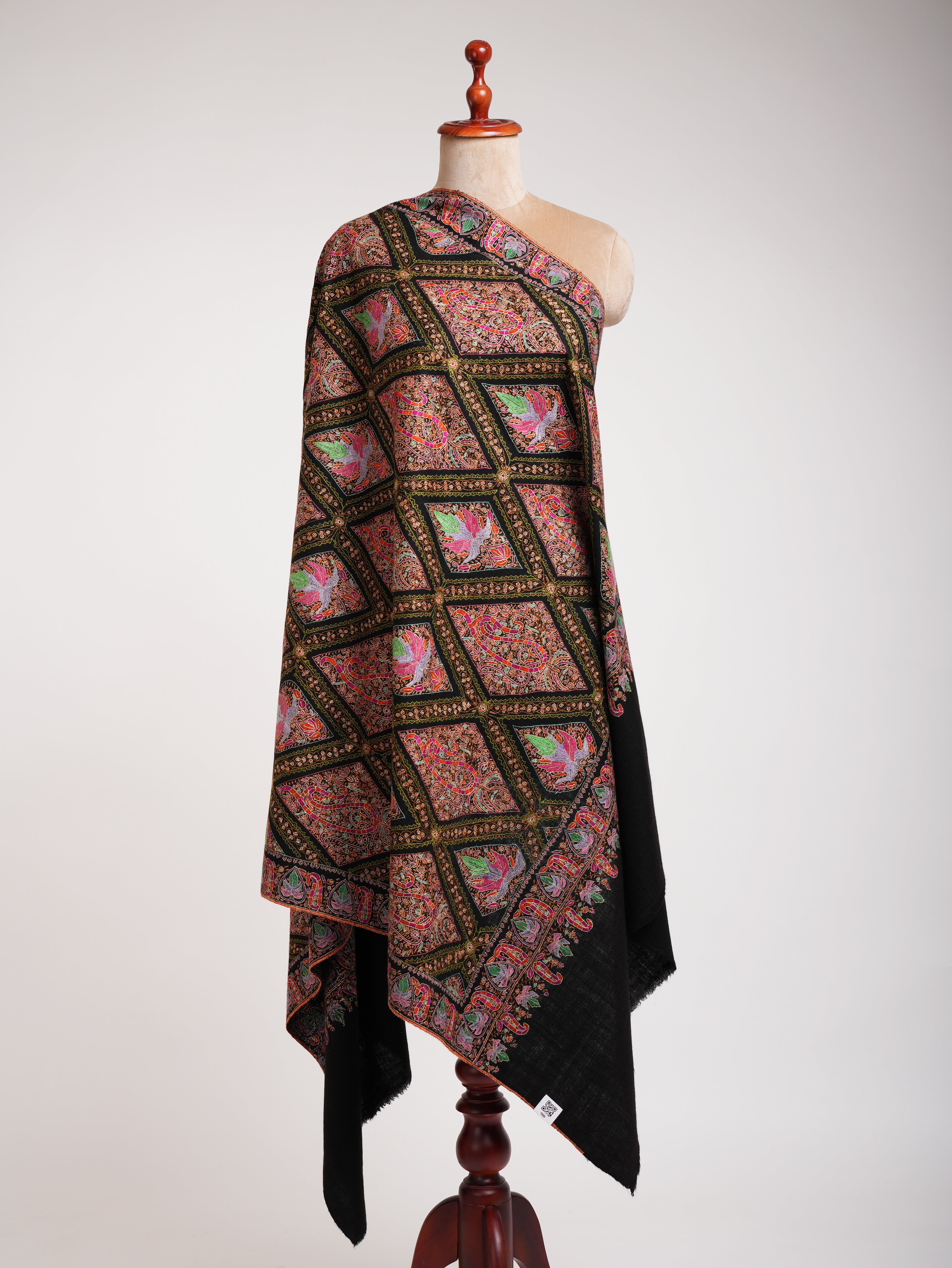 Black Sozni Chinar Embroidered Pashmina Jamavar Shawl