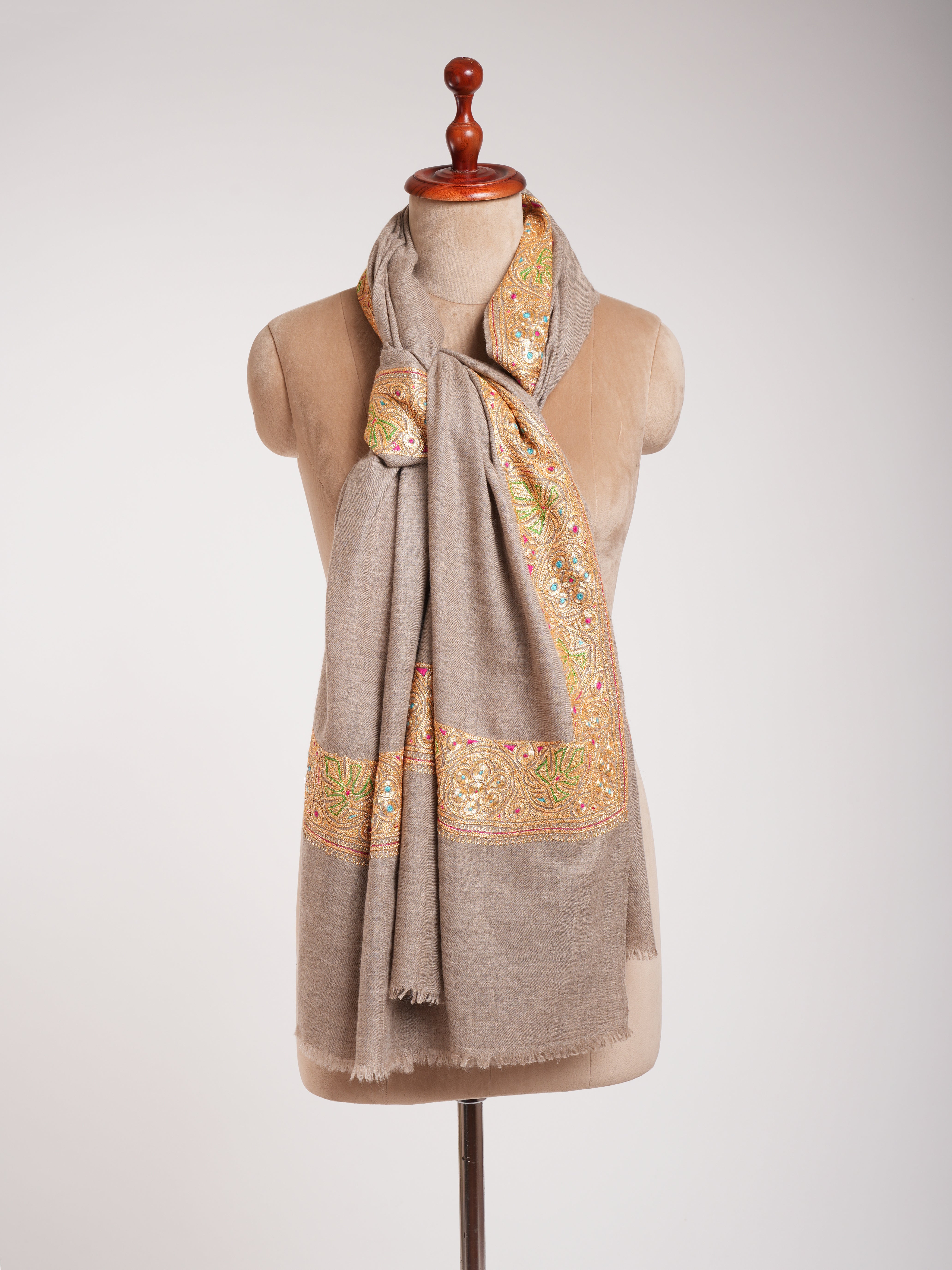 Scialle Pashmina ricamato Tilla in oro beige naturale