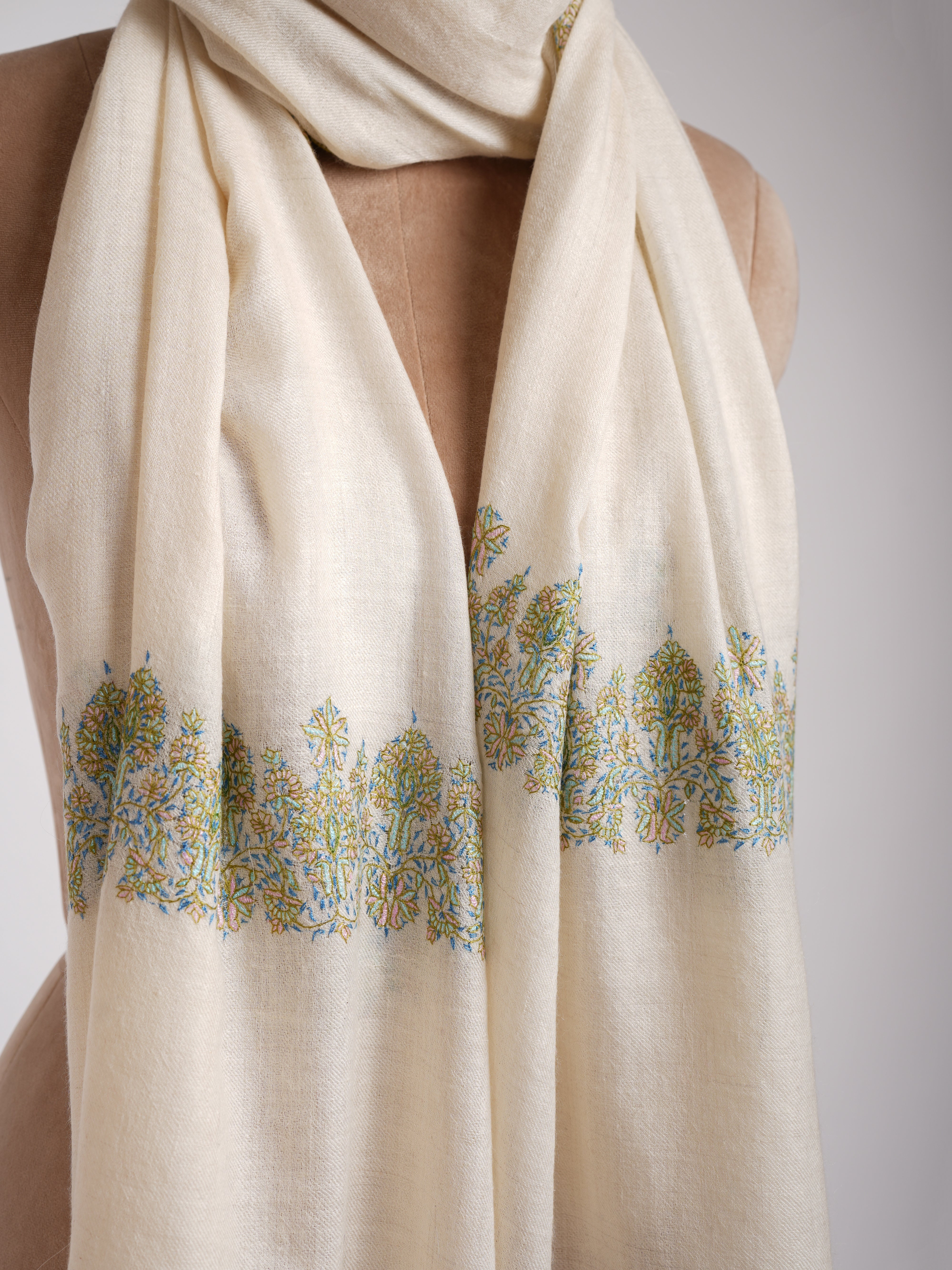 Ivory Minimalistic Palladar Indian Cashmere Stole