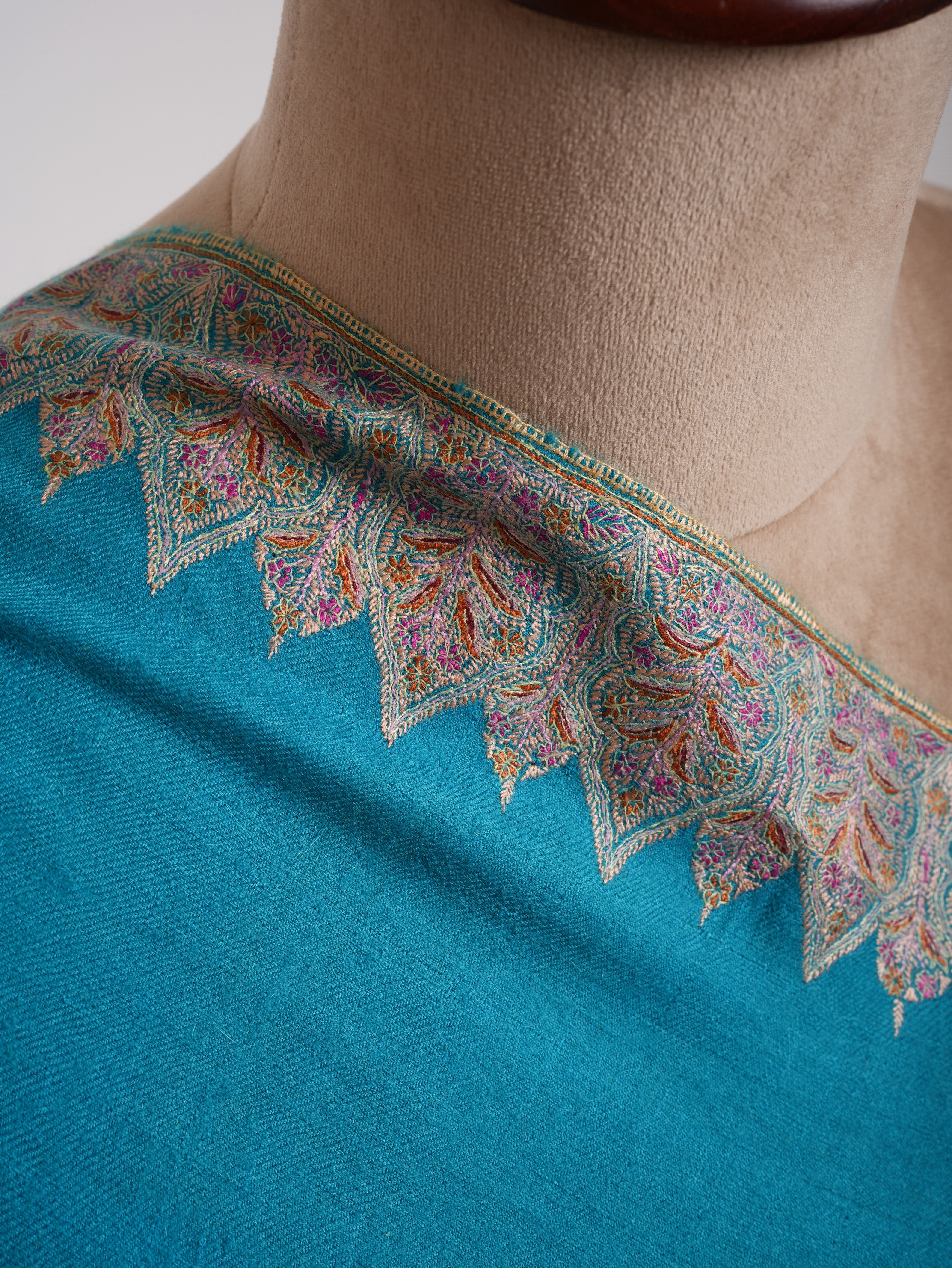 Capri Neemdaur Handstitched Kashmiri Pashmina Shawl