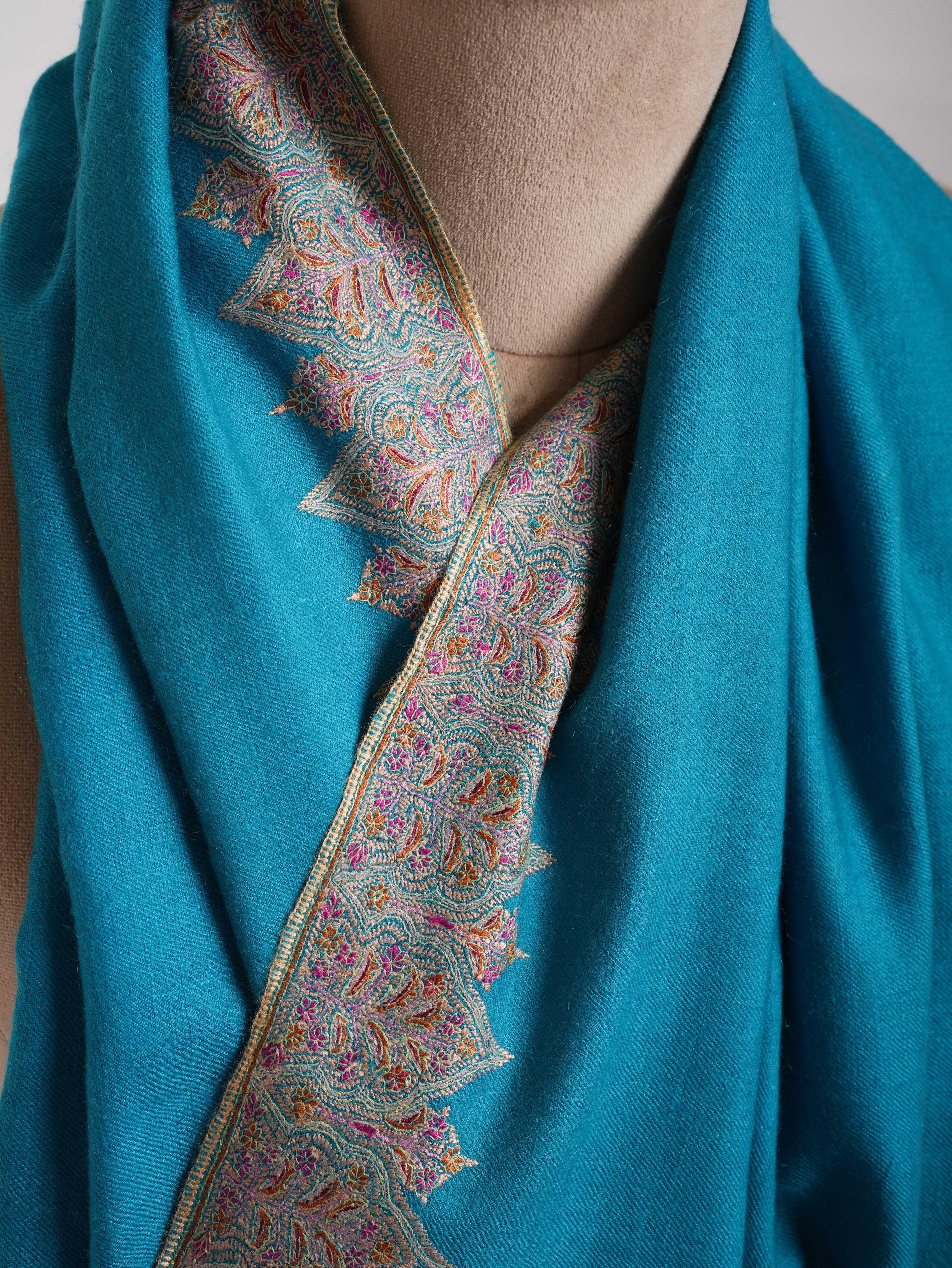 Capri Neemdaur Handstitched Kashmiri Pashmina Shawl