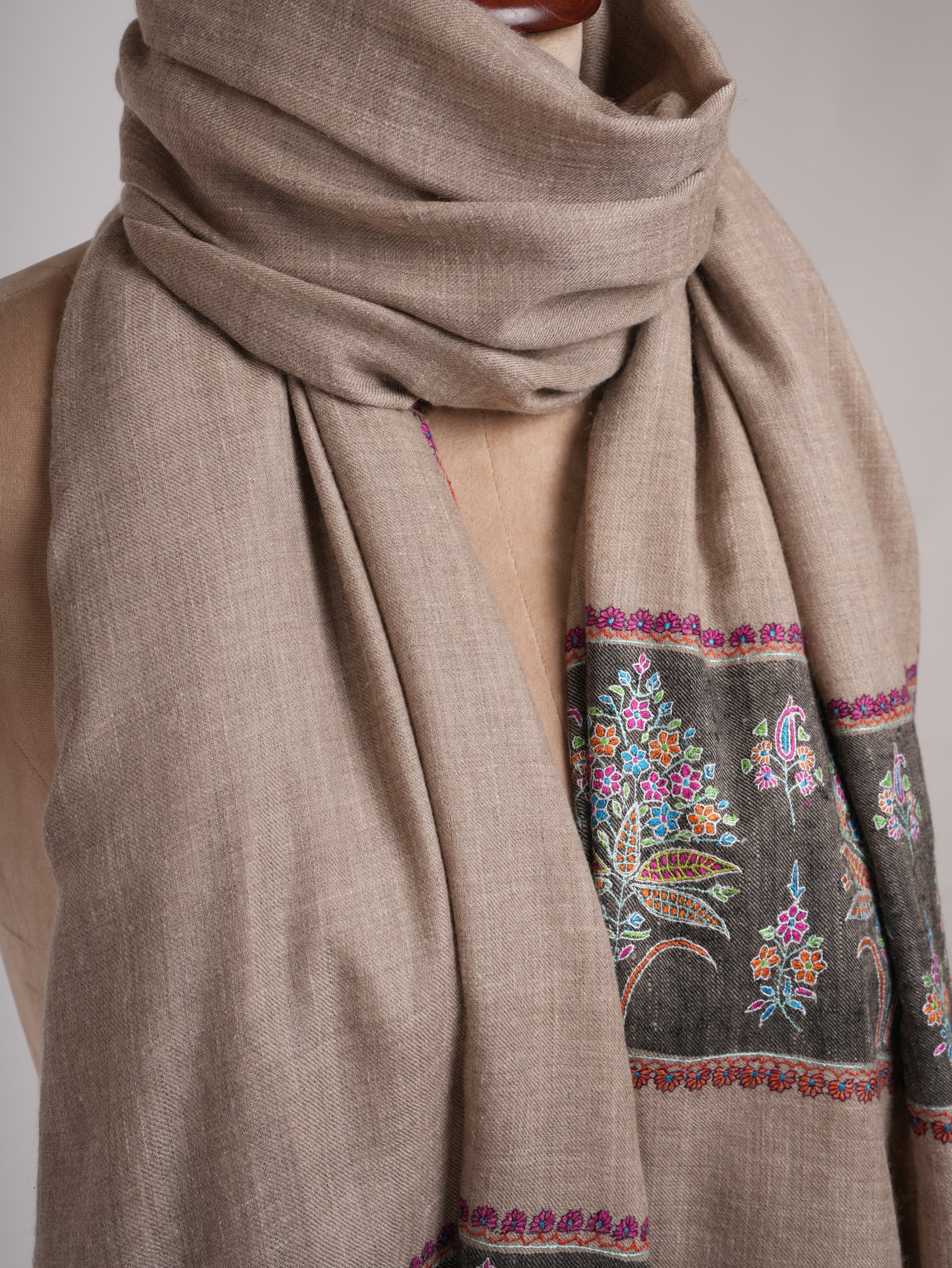 Natural Pashmina Shawl with Contrast Carbon Black Palla