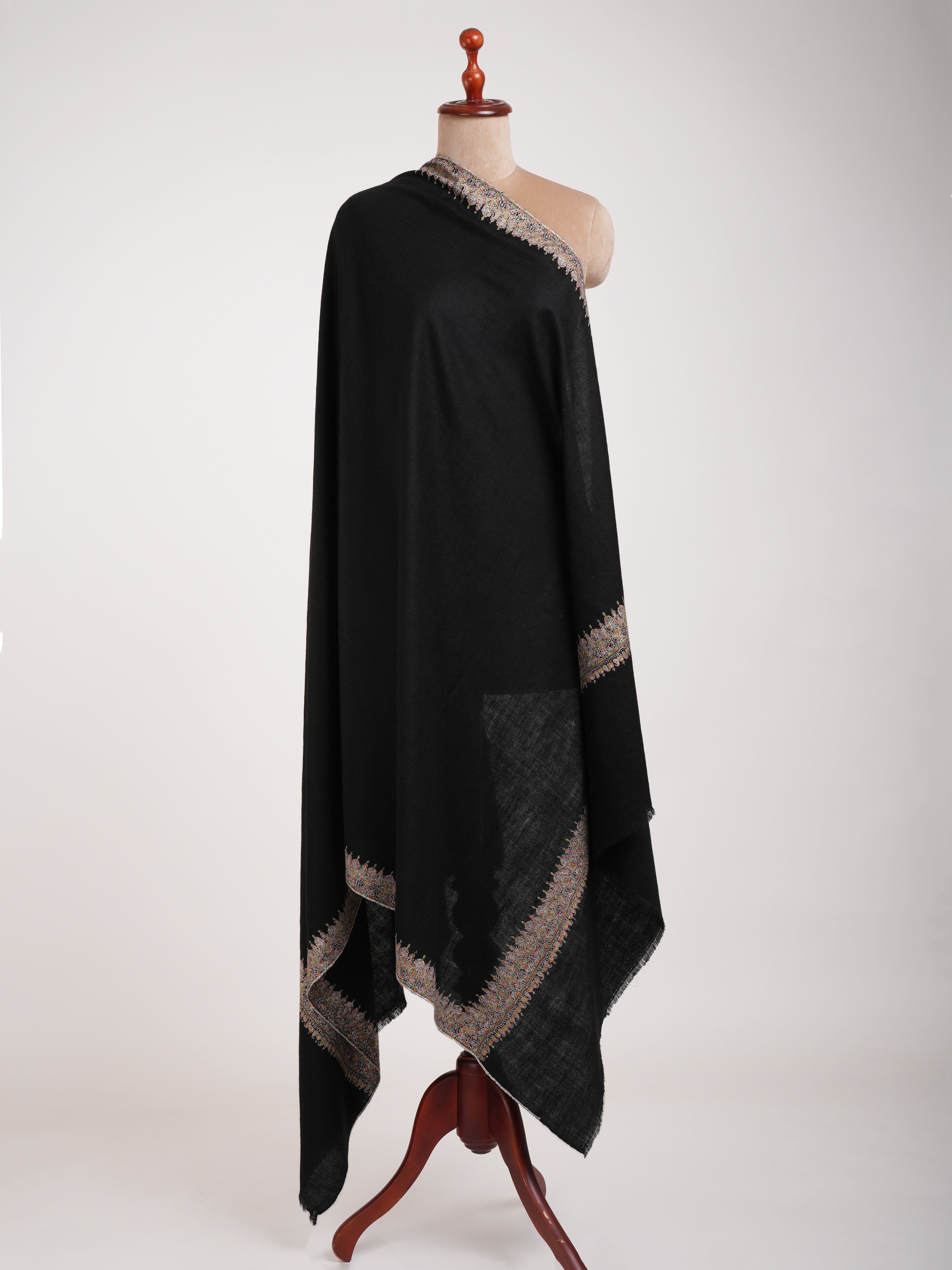 Sozni ricamato da Neemdaur Black Pashmina Shawl