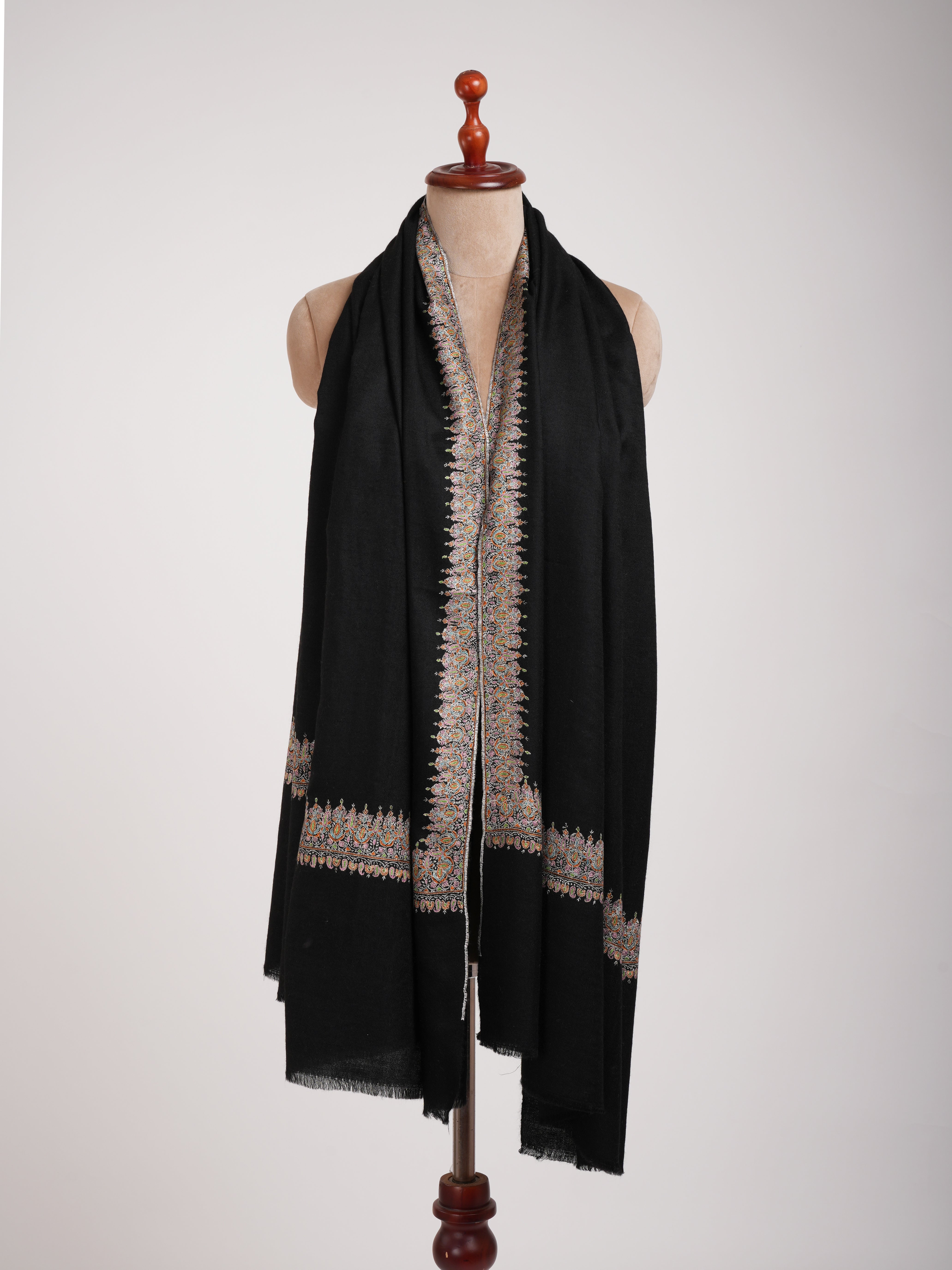 Sozni ricamato da Neemdaur Black Pashmina Shawl