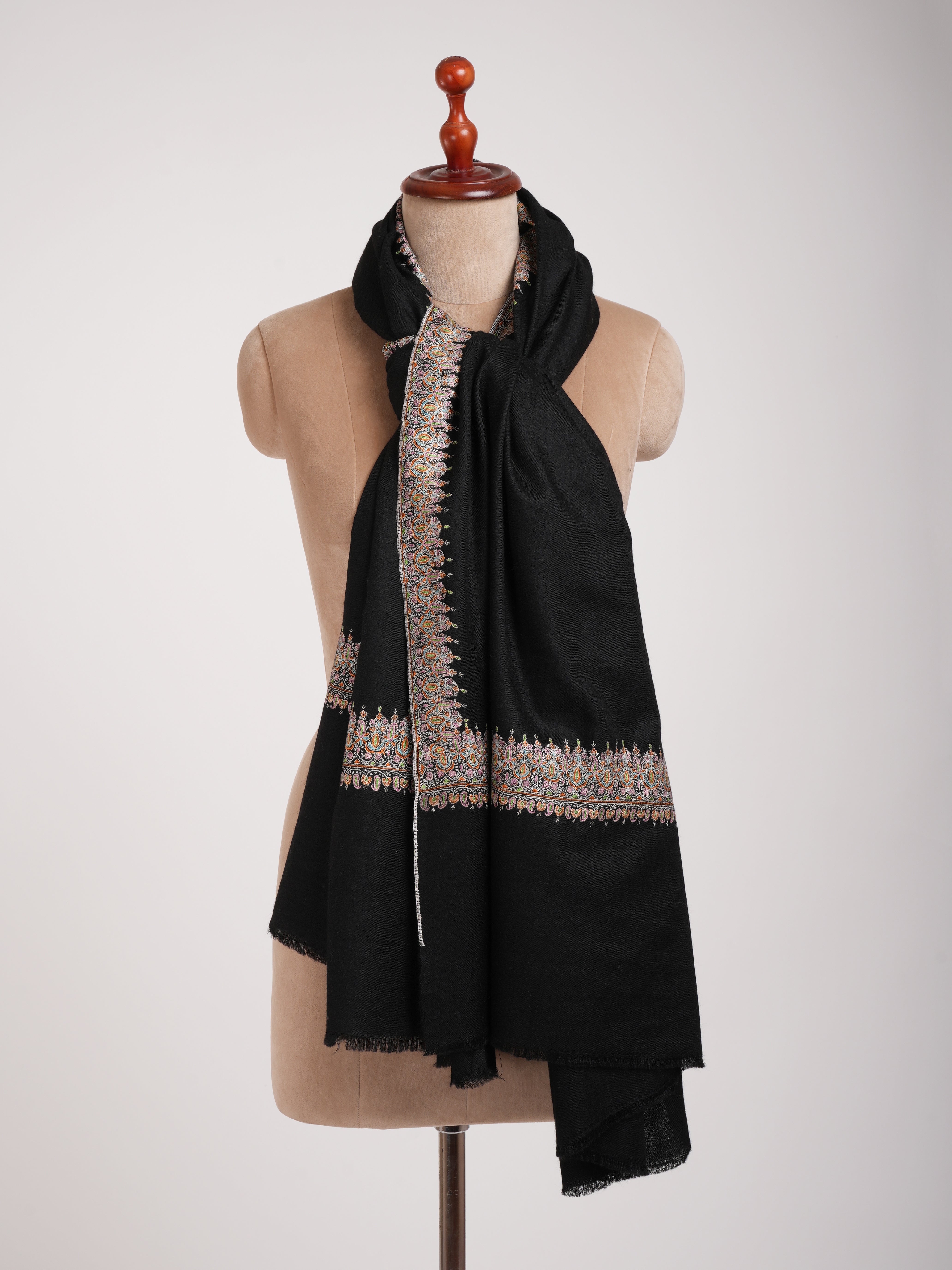 Sozni ricamato da Neemdaur Black Pashmina Shawl