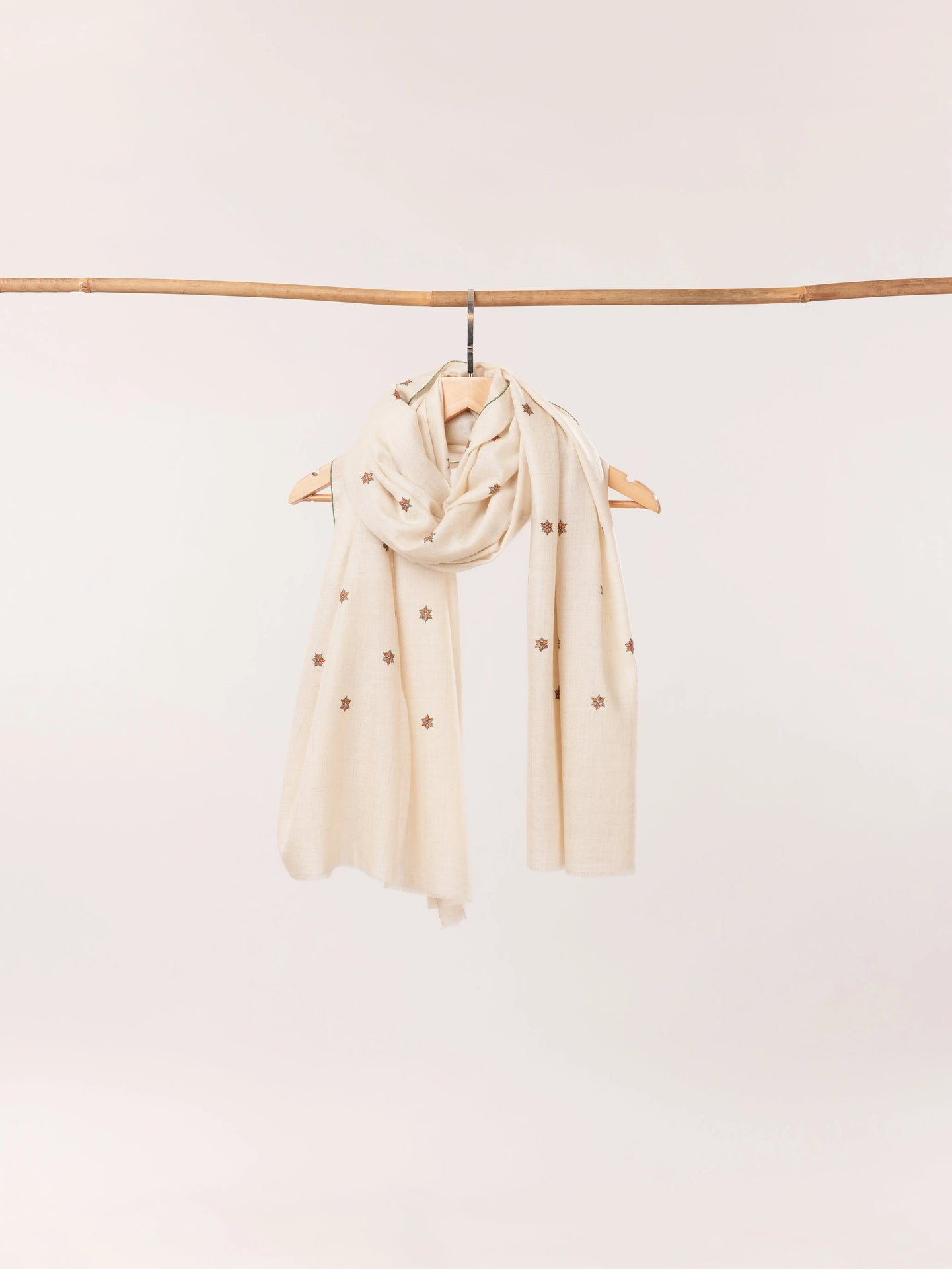 Sozni Star Buteh Handwork Natural White Kashmiri Handwoven Pashmina Shawl Shahkaar.com