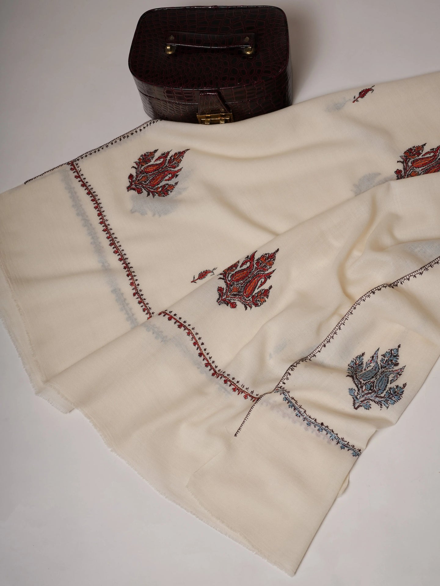 Aksi Hand Embroidered Fine Wool White Shawl Shahkaar