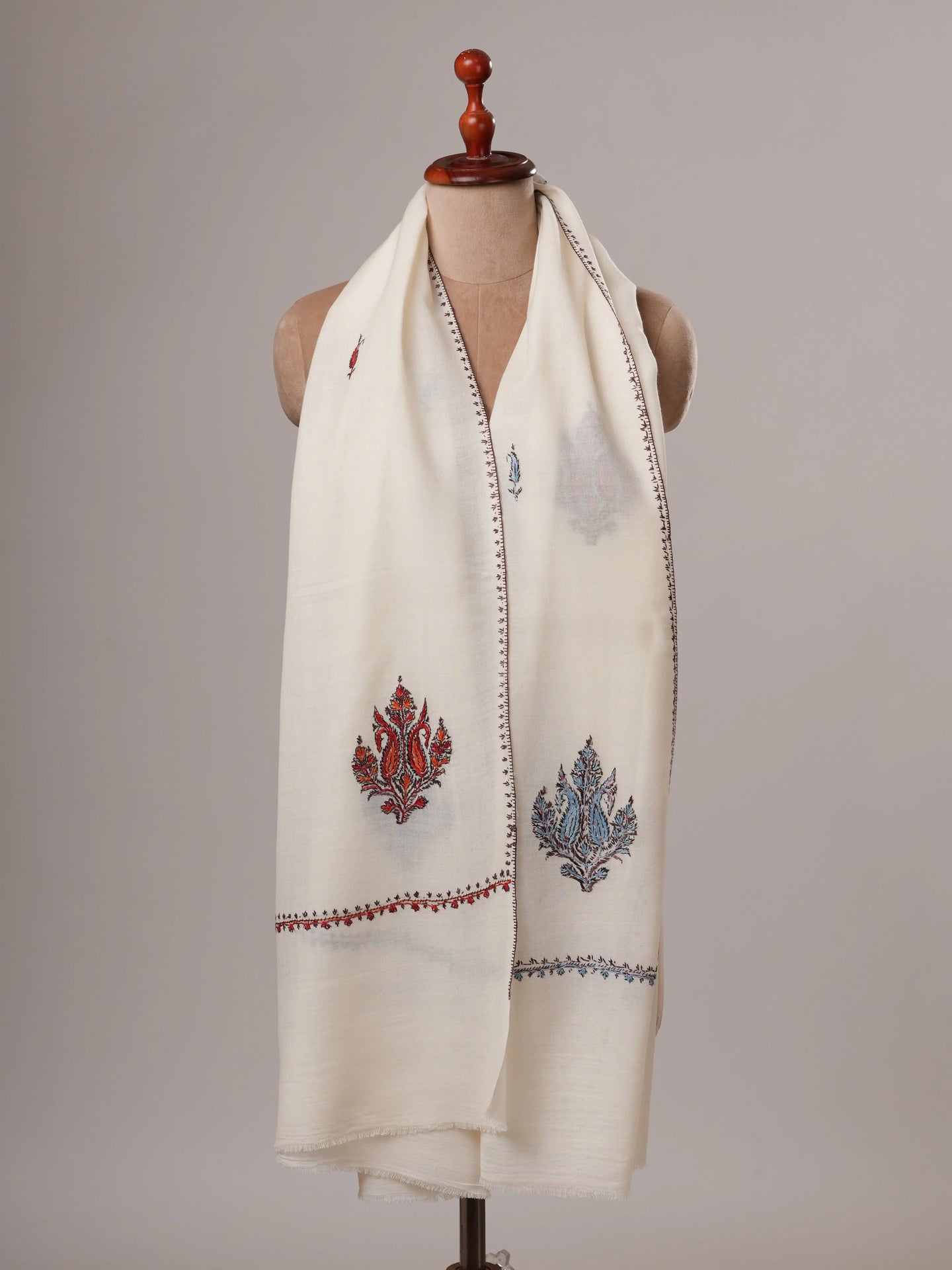 Aksi Hand Embroidered Fine Wool White Shawl Shahkaar