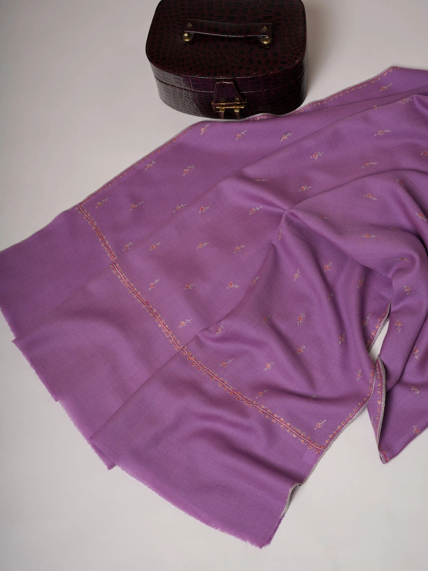 Lavender Machie Buteh Hand Embroidered Fine Wool Shawl Shahkaar