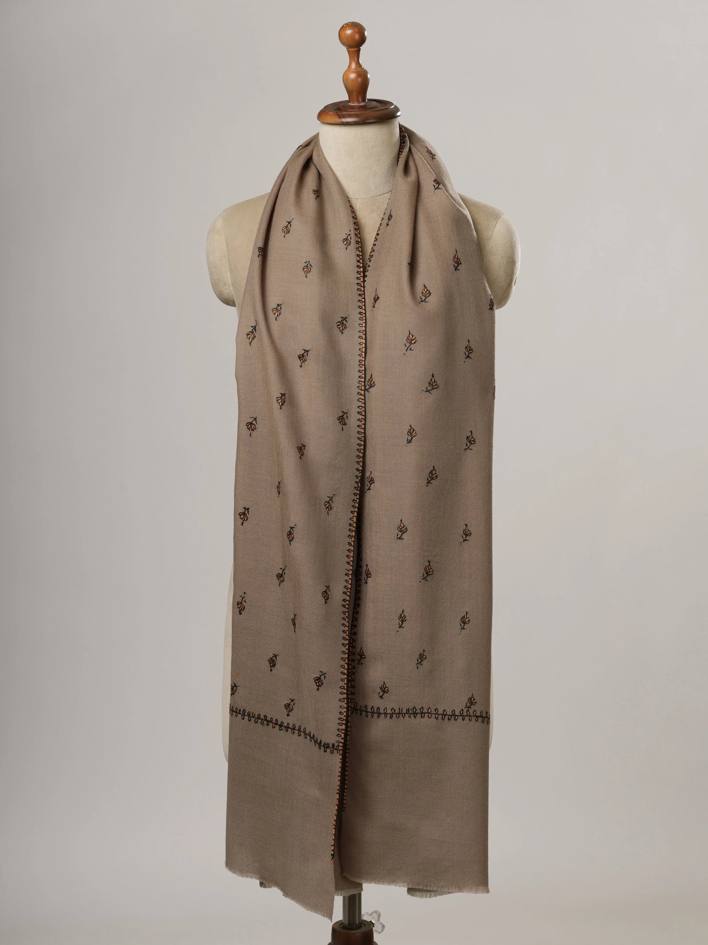 Machie Buteh Hand Embroidered Fine Wool Shawl Shahkaar