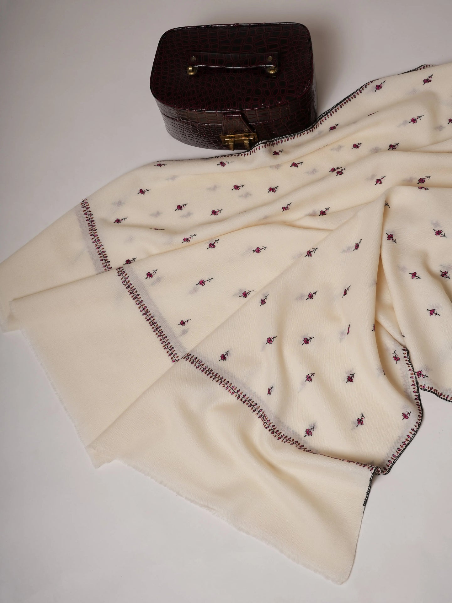 Ivory Machie Booti Fine Wool Hand Embroidery Shawl Shahkaar