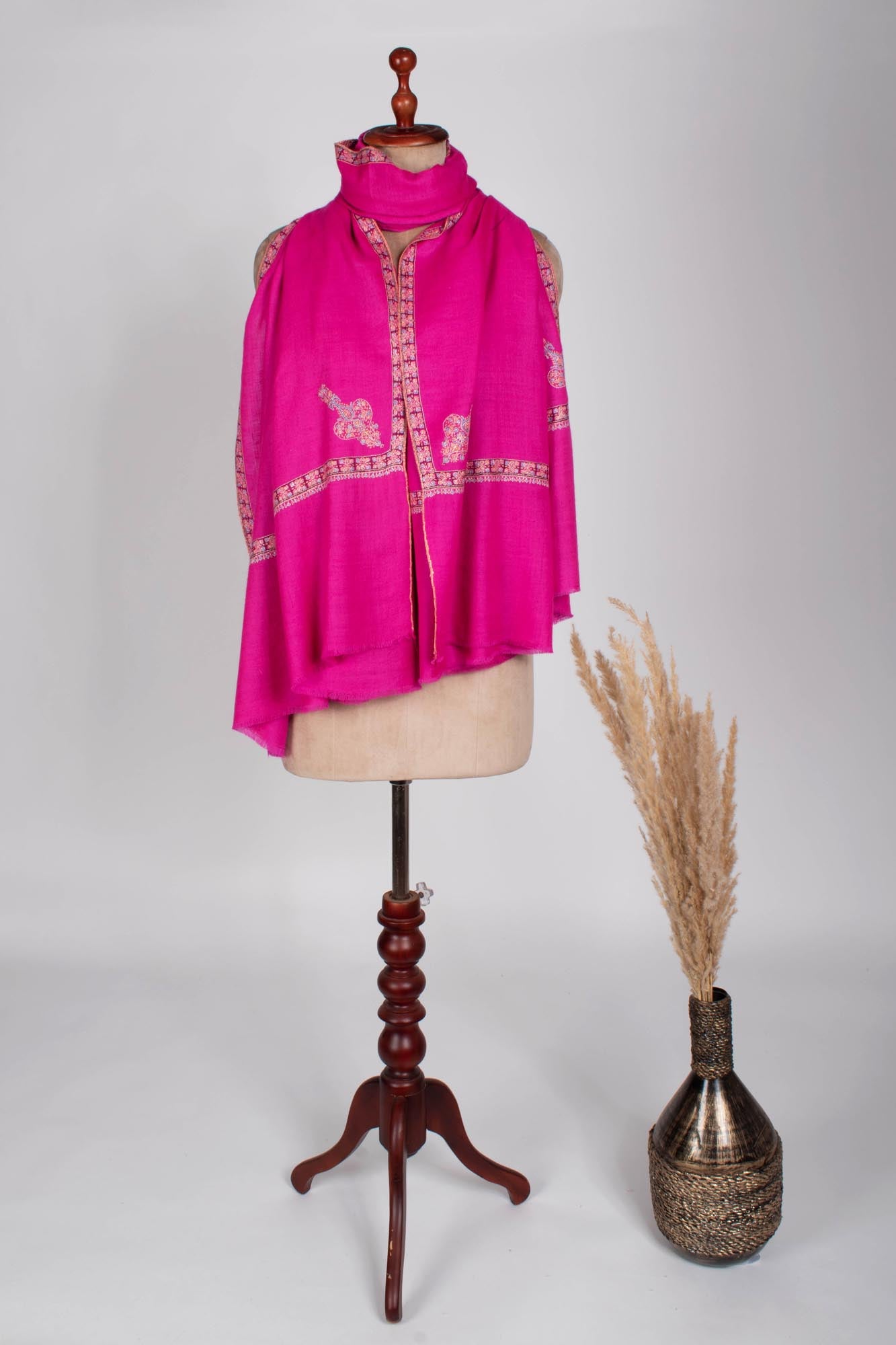 Magnenta Hahia Embroidered Pashmina Shawl - READING