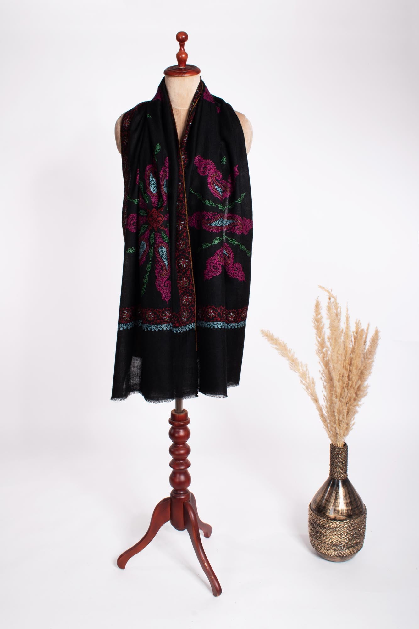 Hand Embroidered Sozni Kashmiri Cashmere Scarf in Black - ANDALUSIA