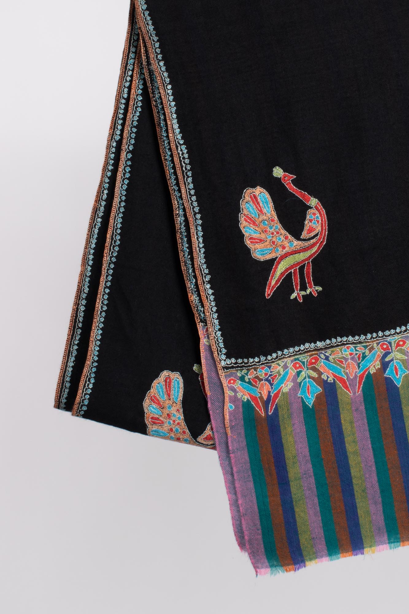 Schwarzer Pashmina-Schal mit tanzendem Pfau - BUNDI