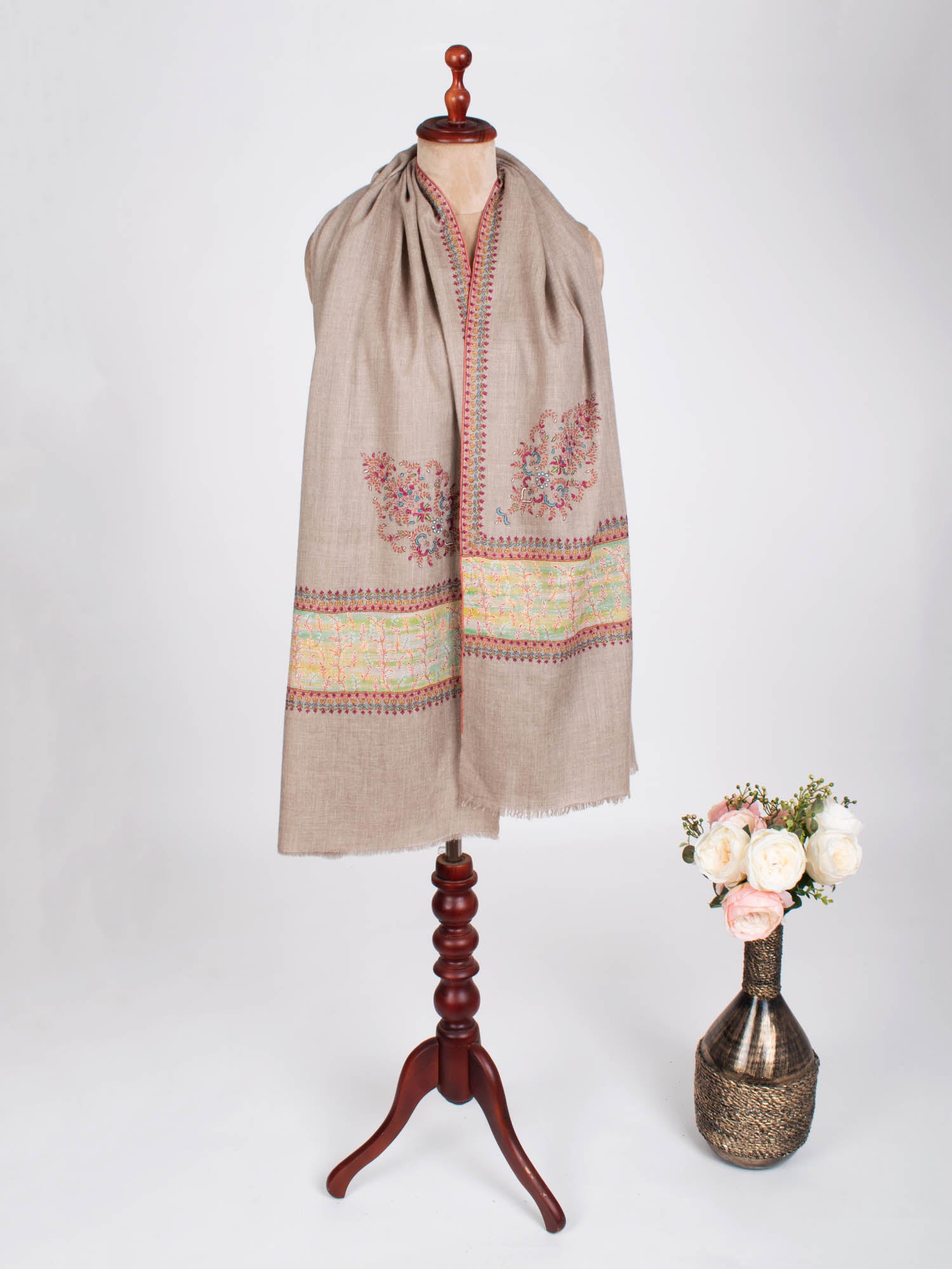 Châle Pashmina élégant brodé gris Palla - NAPPANEE