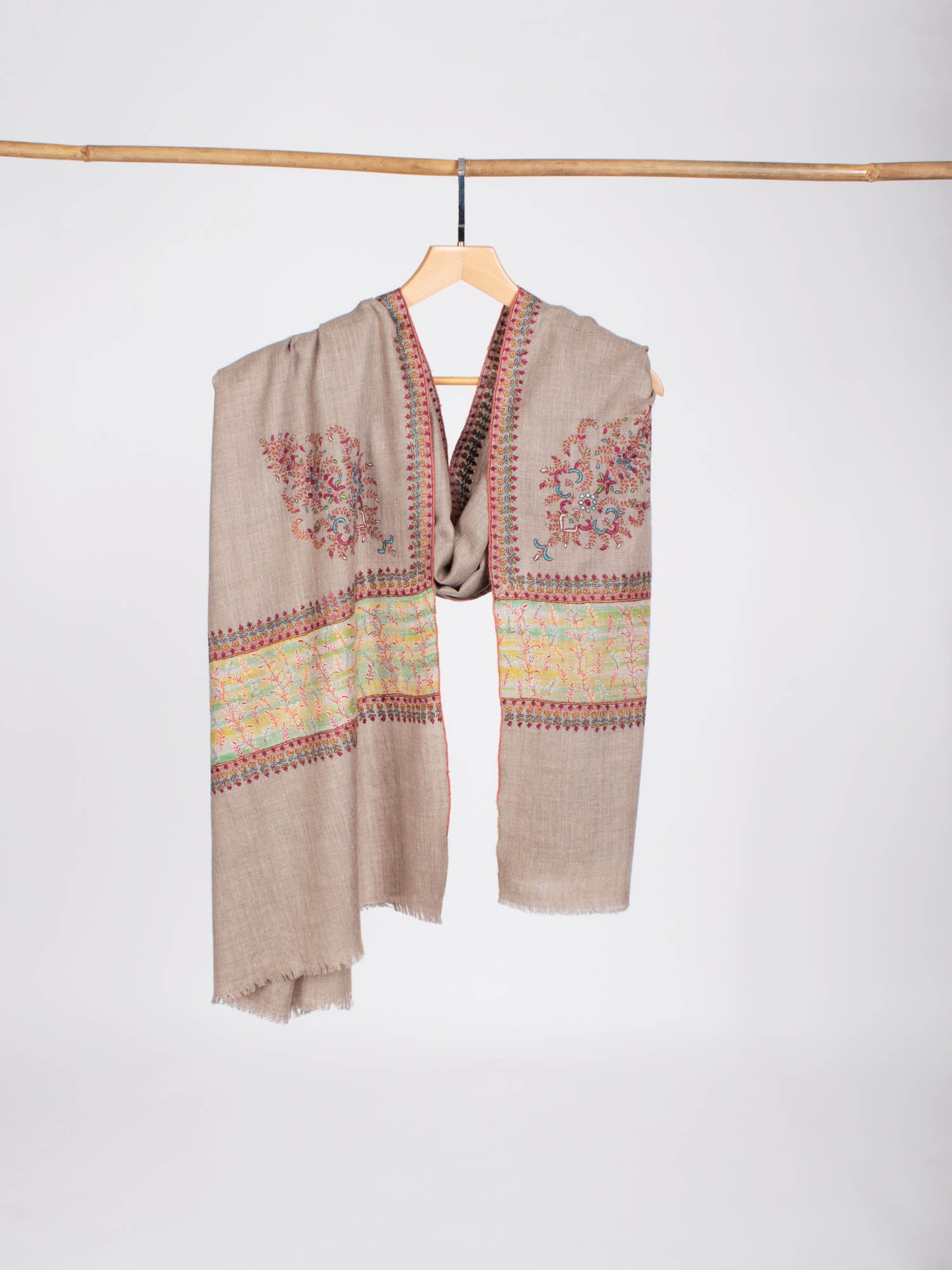 Châle Pashmina élégant brodé gris Palla - NAPPANEE