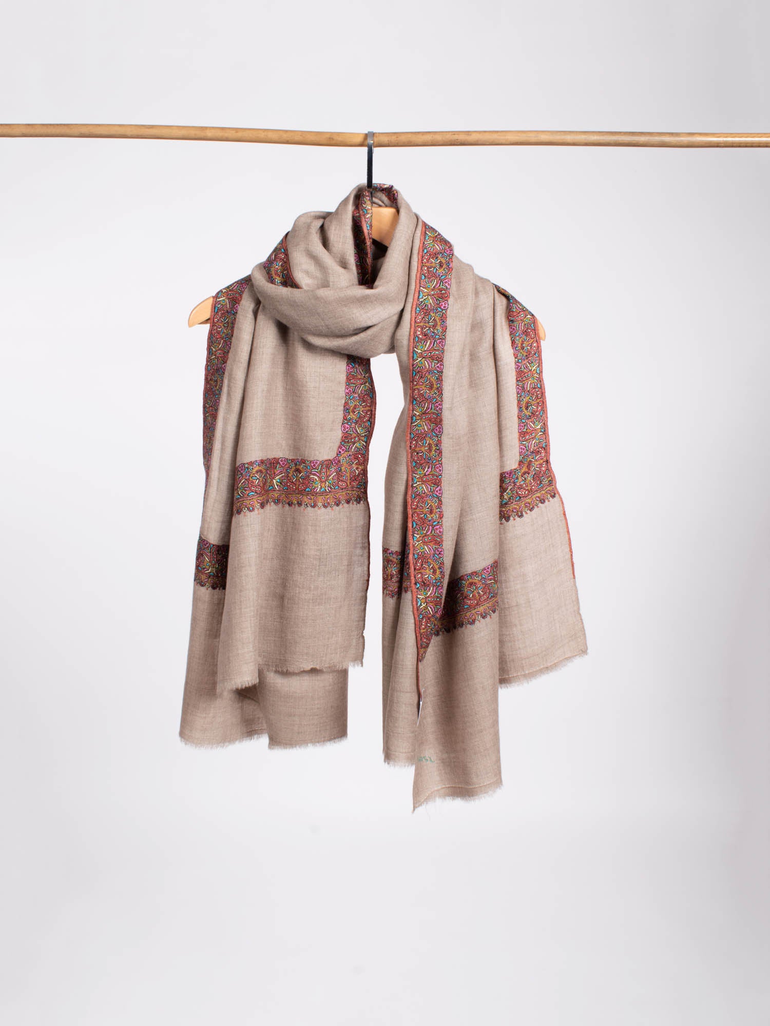 Châle Pashmina indien brodé Sozni gris - STERLING