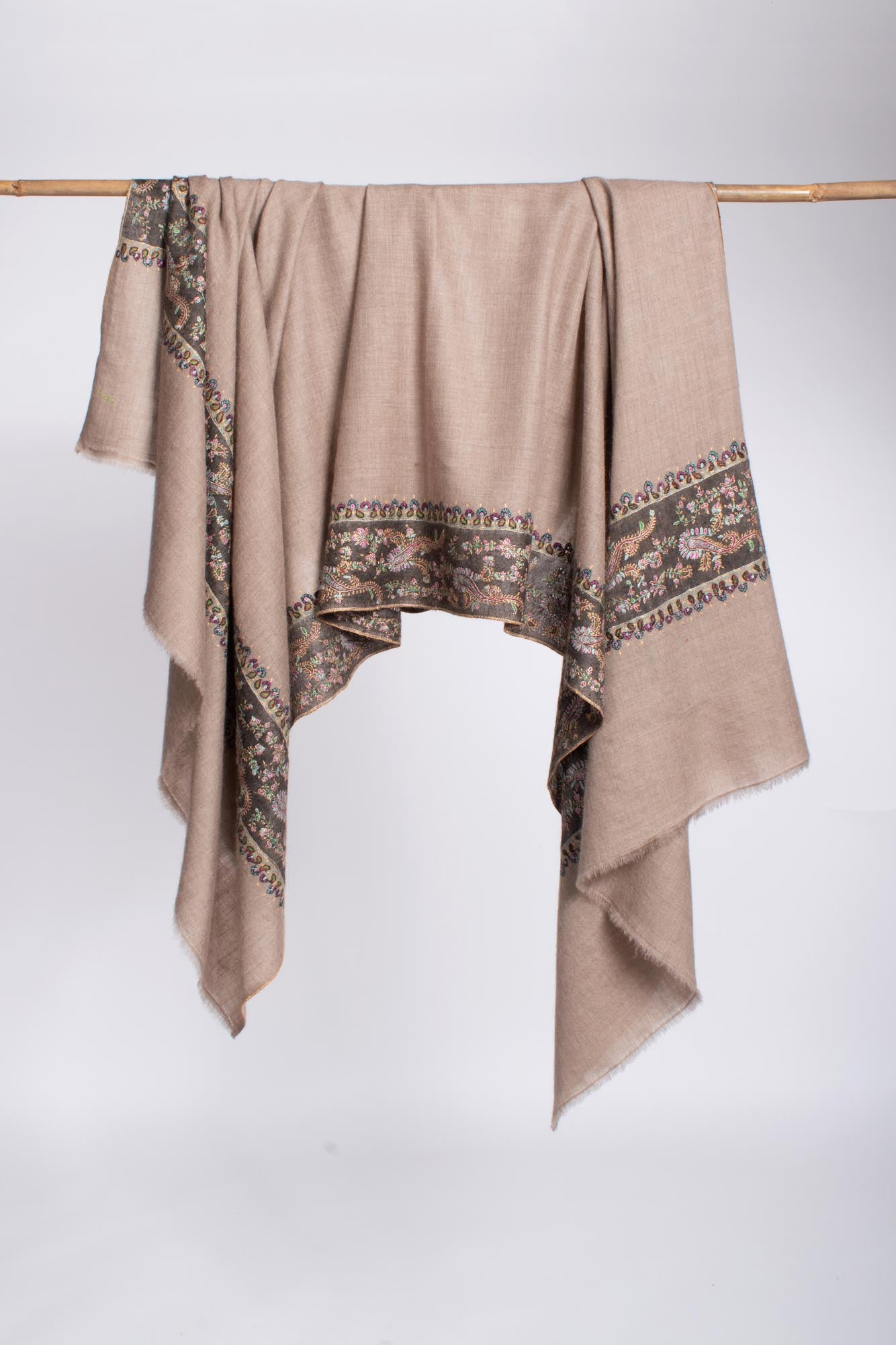 Grey Pashmina Shawl Adorned with Carbon Black Daur - ANNISTON