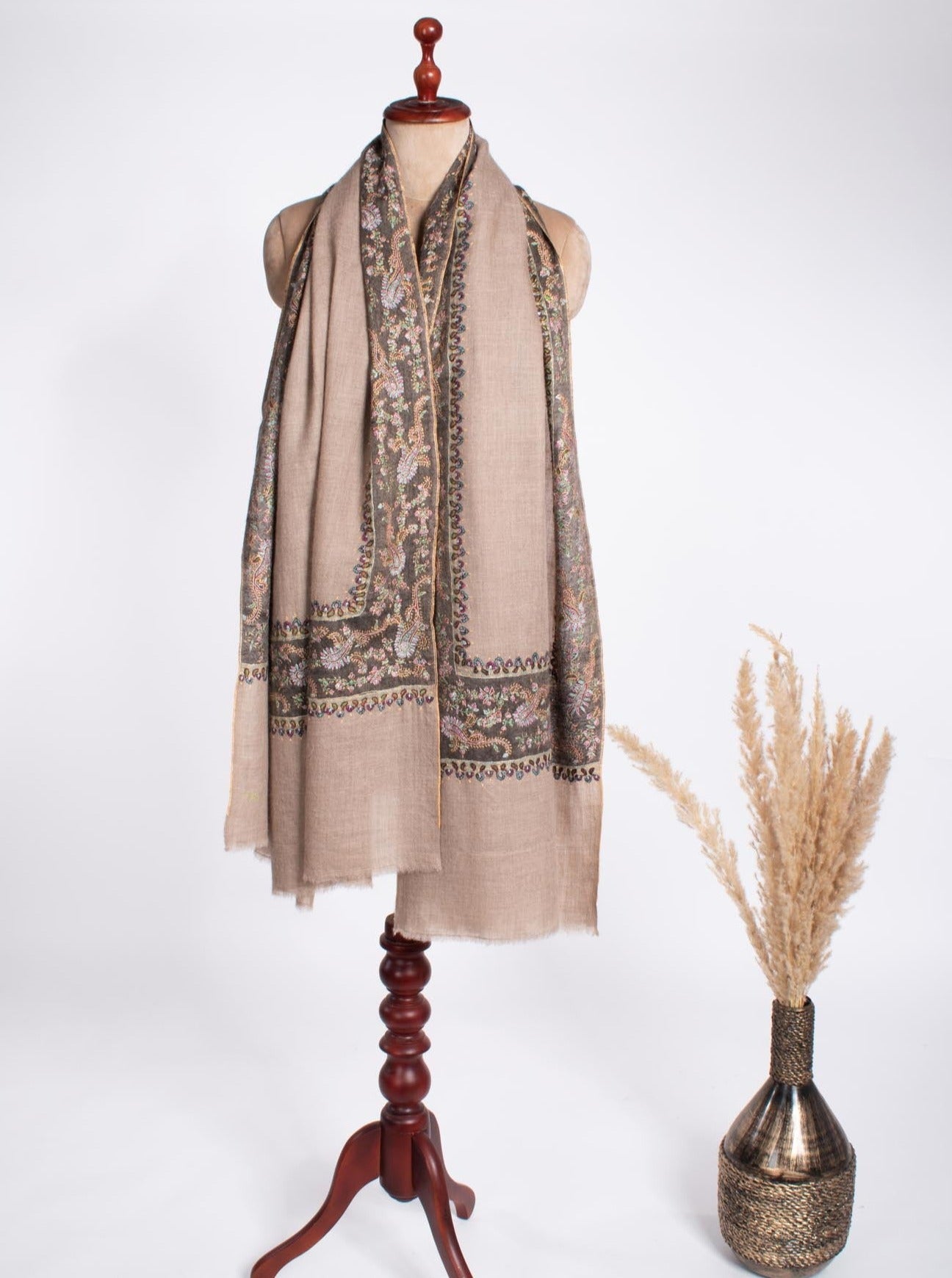 Grey Pashmina Shawl Adorned with Carbon Black Daur - ANNISTON