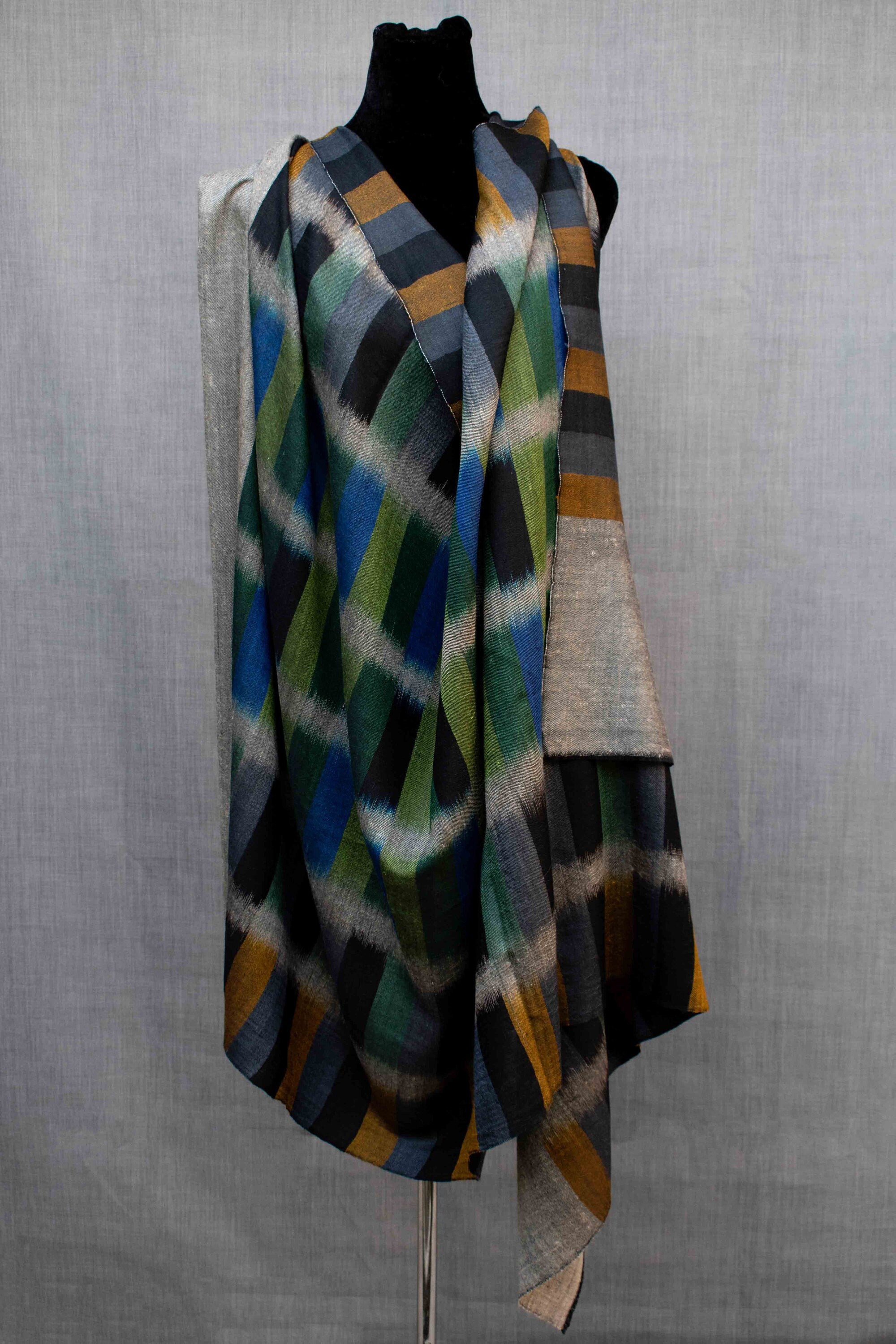 Aasmeen Ikat Pashmina 披肩，克什米尔制造，段染，手工编织