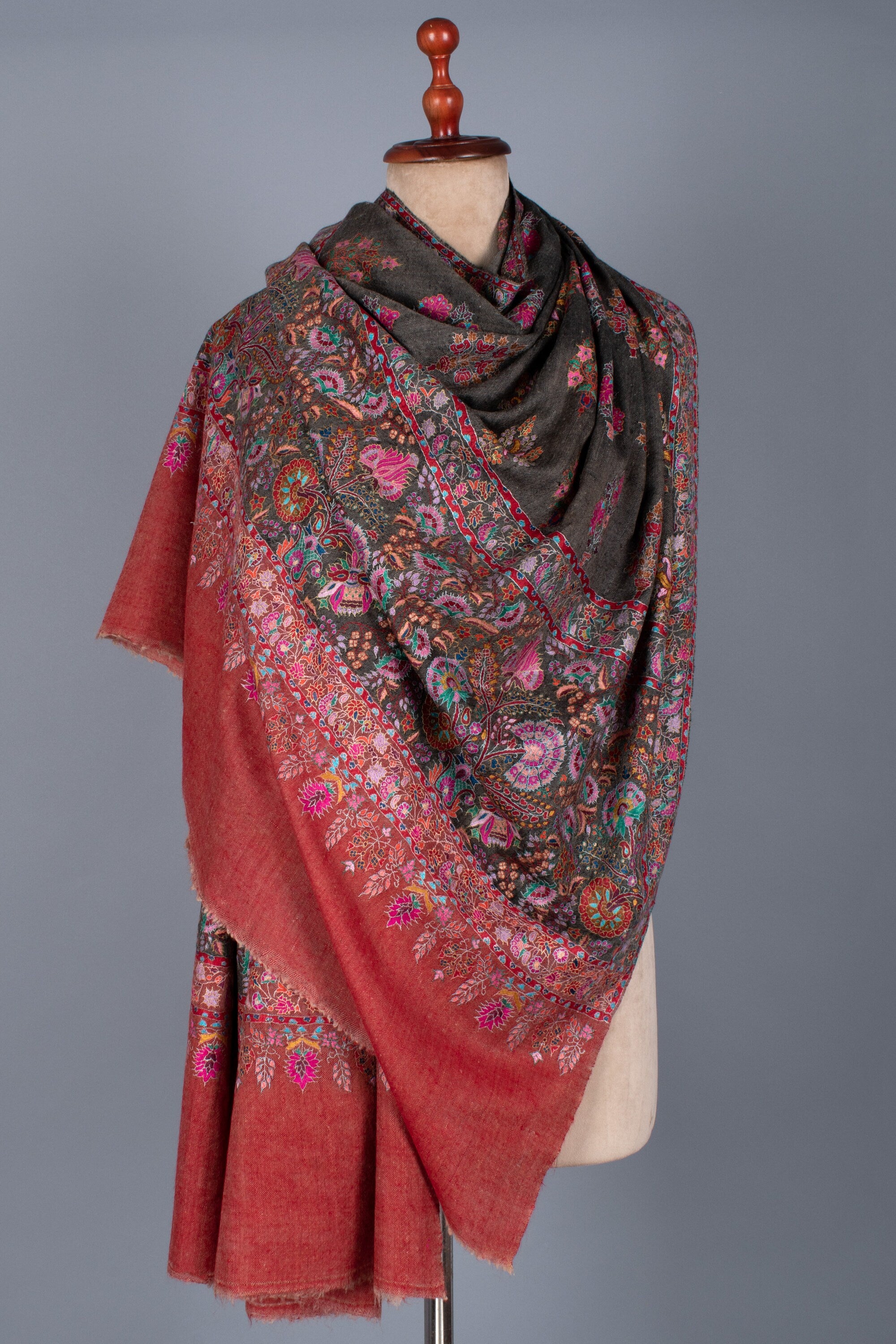 克什米尔·帕什米纳（Kashmiri Pashmina）披肩，豪华印度绣花包裹，红色和黑色，手工刺绣披肩，独家披肩，40x80”  - 子午线