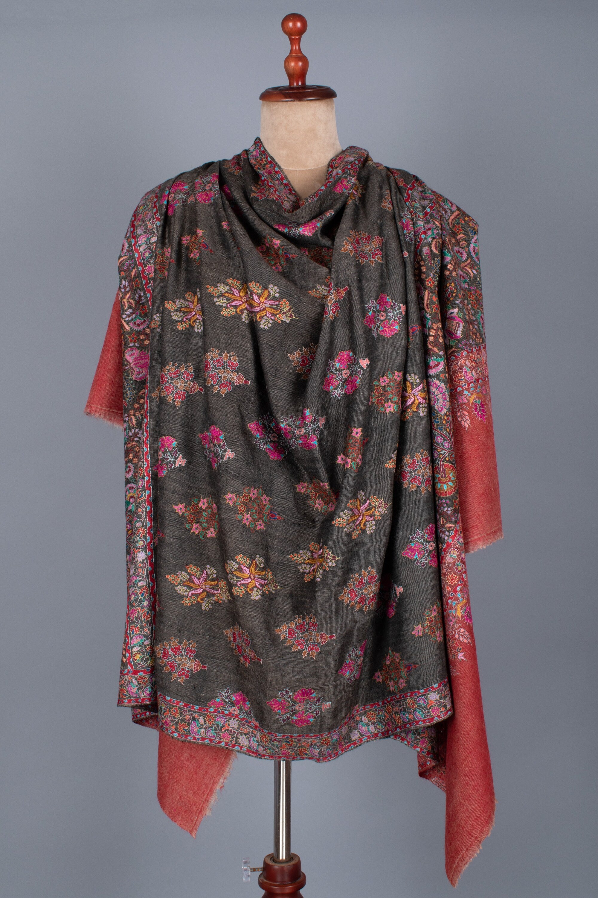 克什米尔·帕什米纳（Kashmiri Pashmina）披肩，豪华印度绣花包裹，红色和黑色，手工刺绣披肩，独家披肩，40x80”  - 子午线