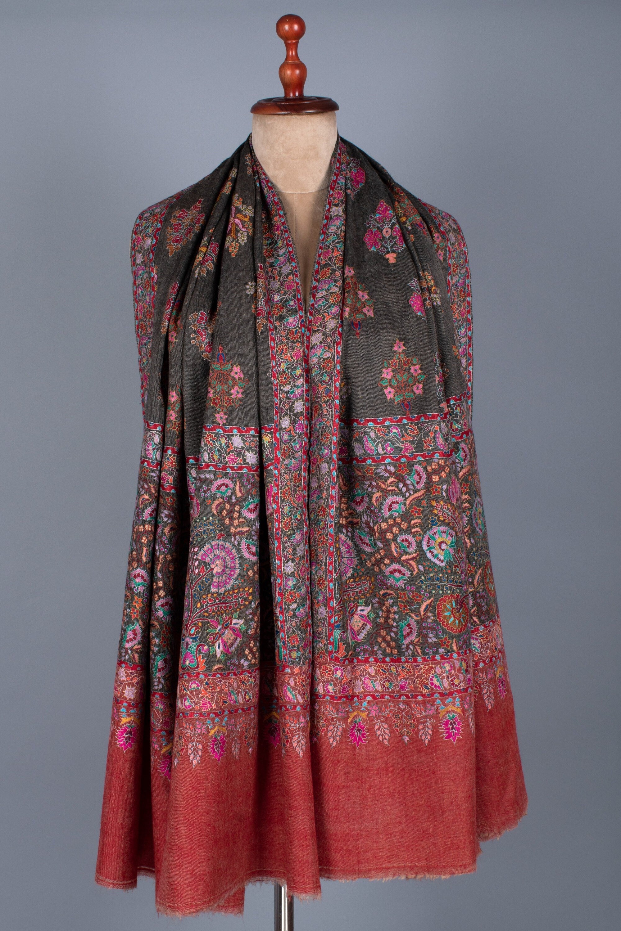 克什米尔·帕什米纳（Kashmiri Pashmina）披肩，豪华印度绣花包裹，红色和黑色，手工刺绣披肩，独家披肩，40x80”  - 子午线