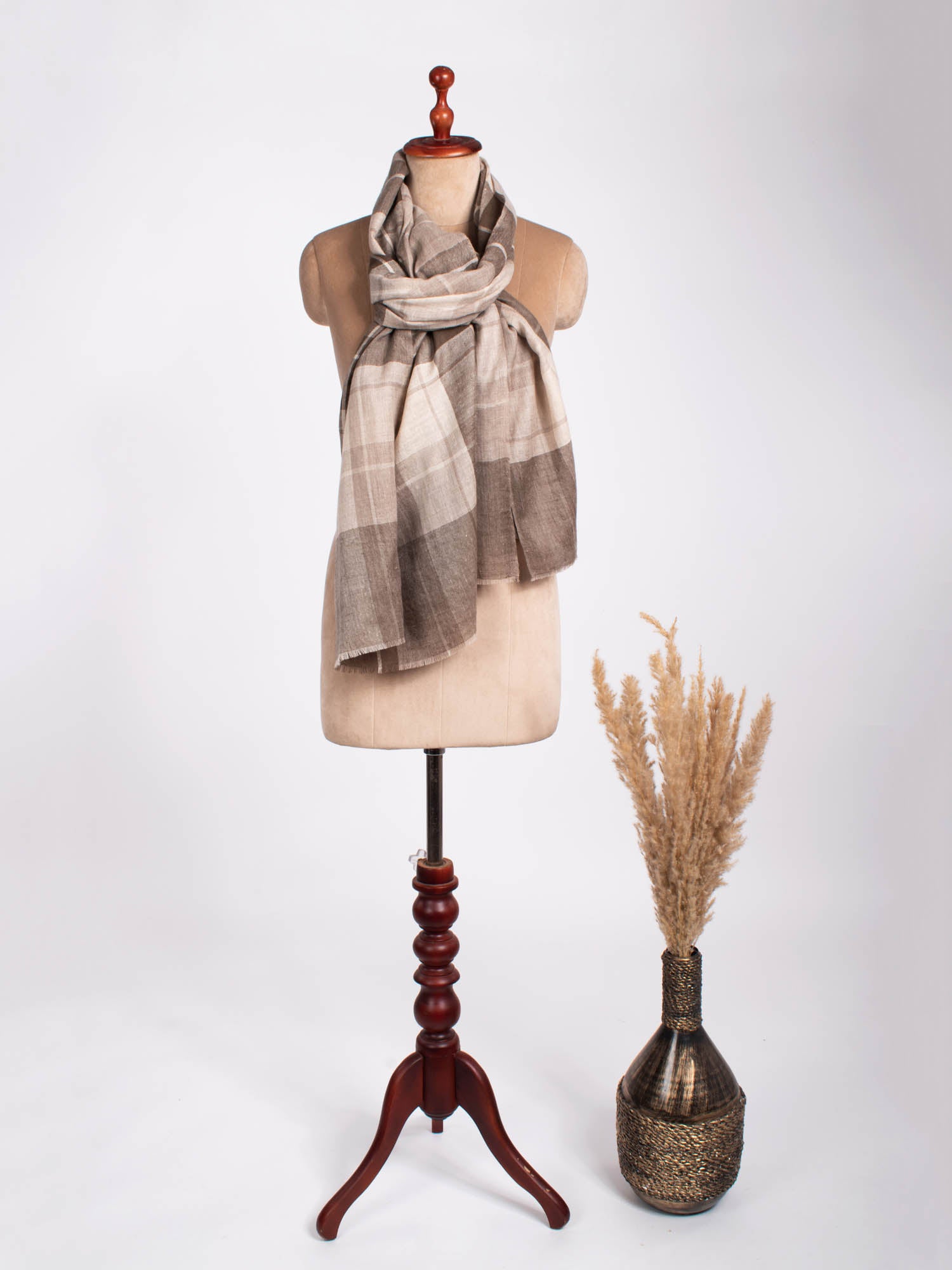 Sciarpa in cashmere leggero con piume bianche beige - NOVATO