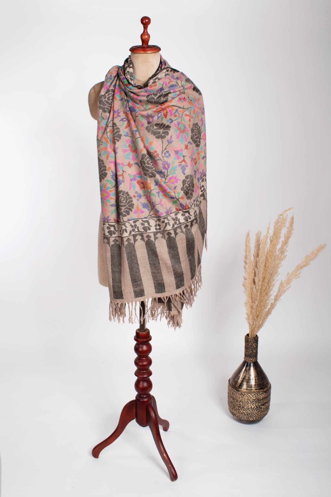 Kani Pashmina shawl di beige floreale a mano floreale - Ramsey