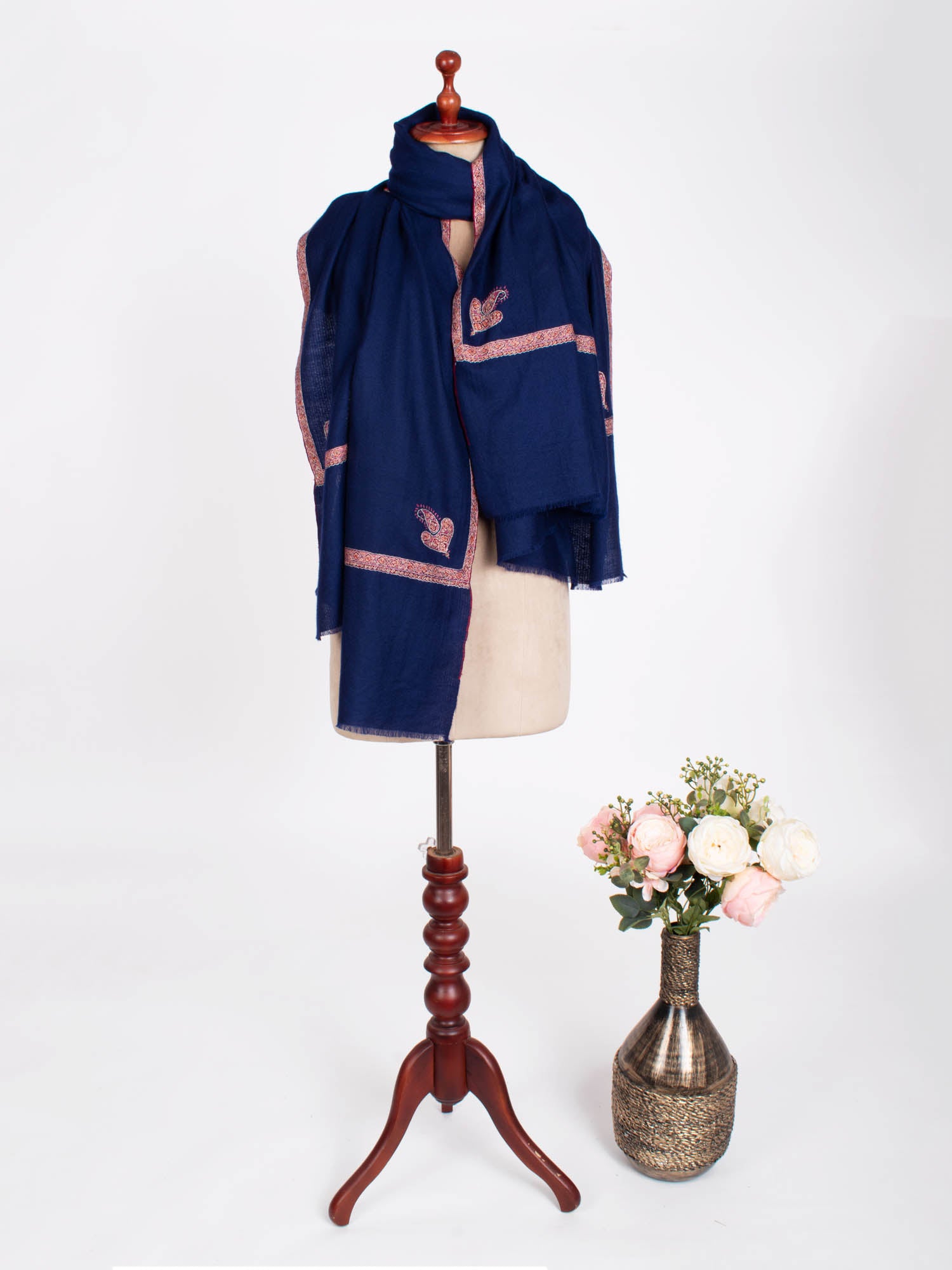 Marineblauer, mit Hashia bestickter Pashmina-Schal – REDLANDS