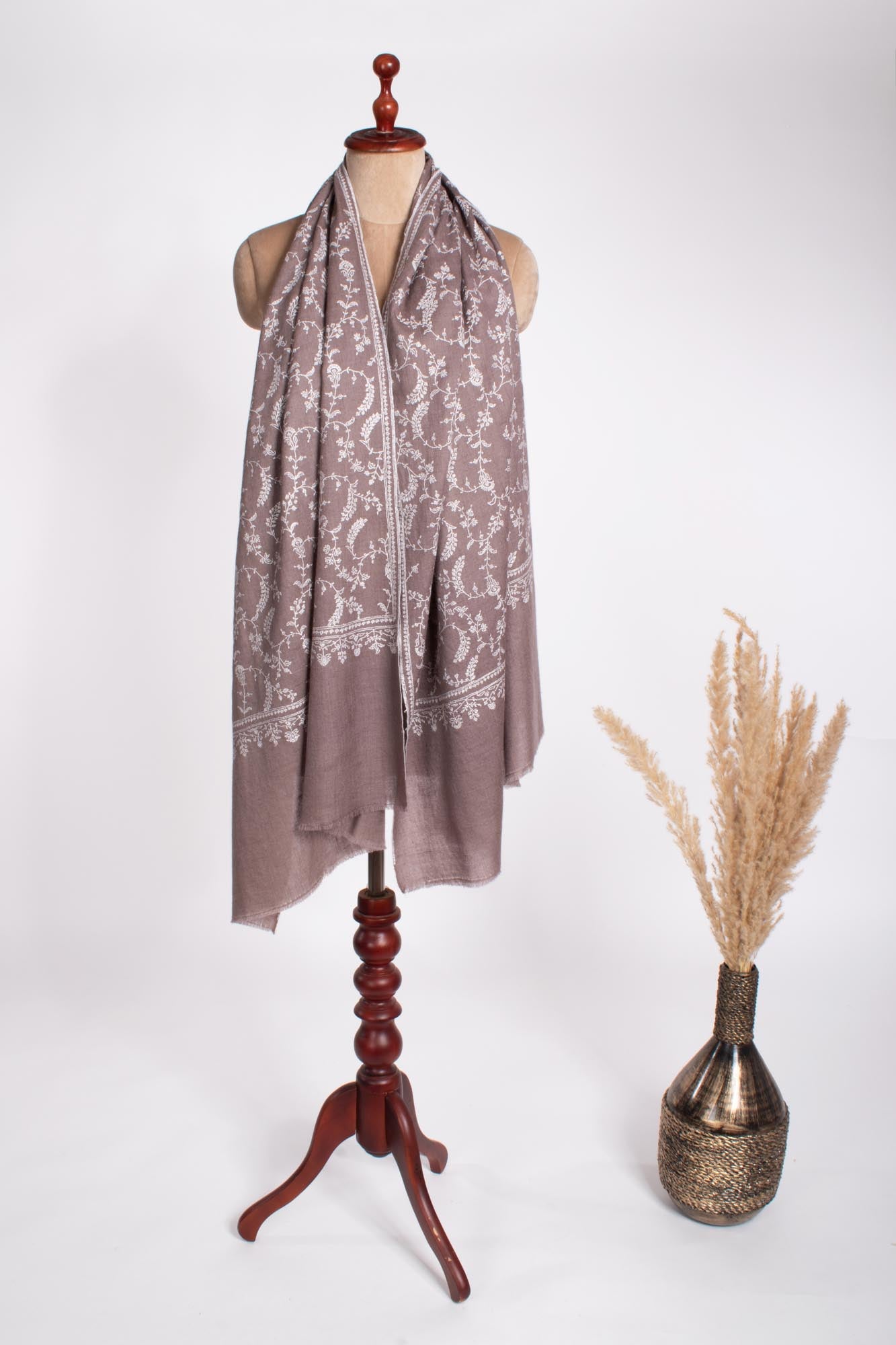 Oyster Grey Cashmere Broidered Stole - Pays de Galles